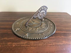 Orologio solare da giardino vintage in ferro in stile country inglese con sole e luna