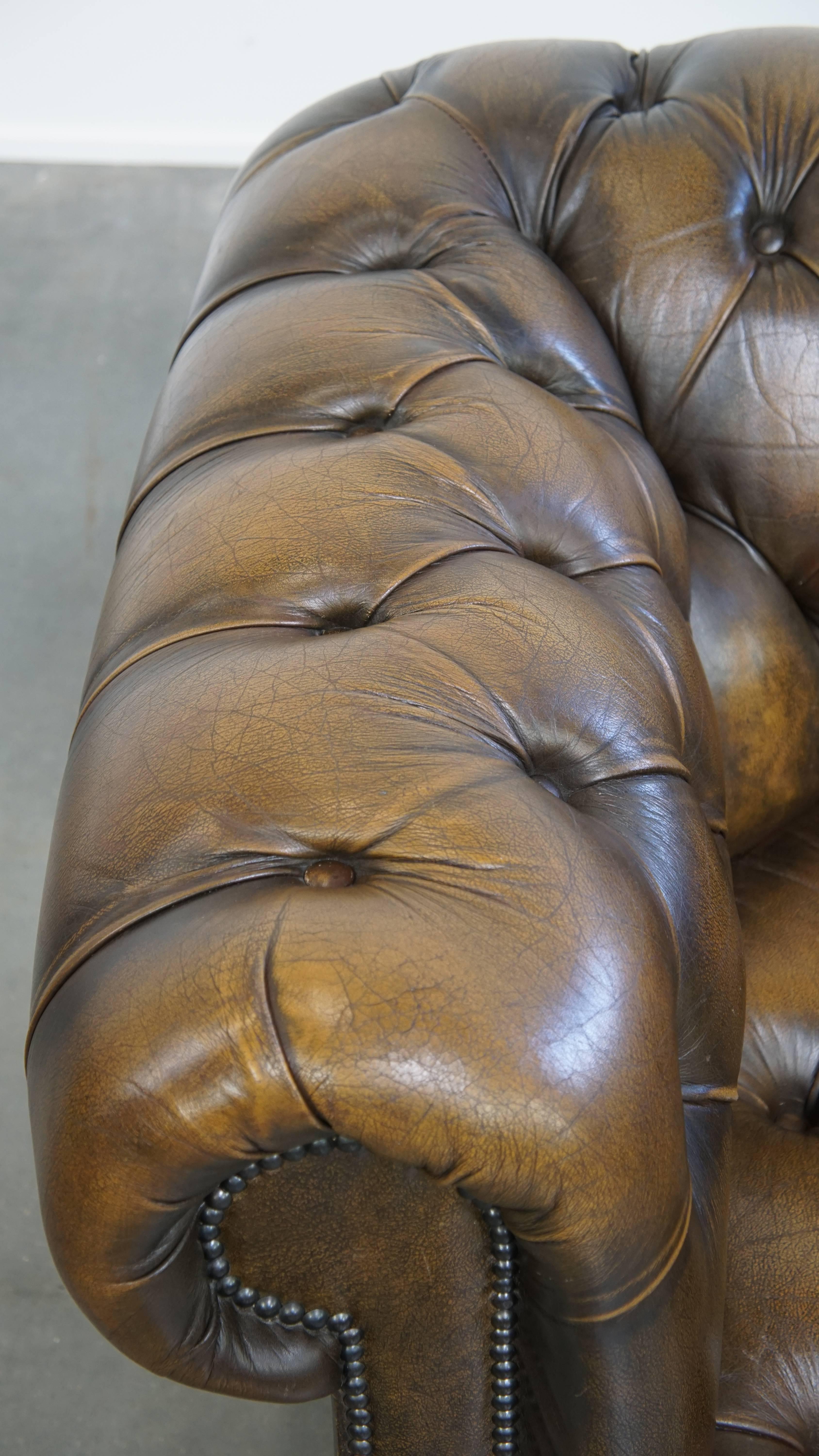 Vintage English Cowhide Leather Chesterfield Button Seat Armchair For Sale 2
