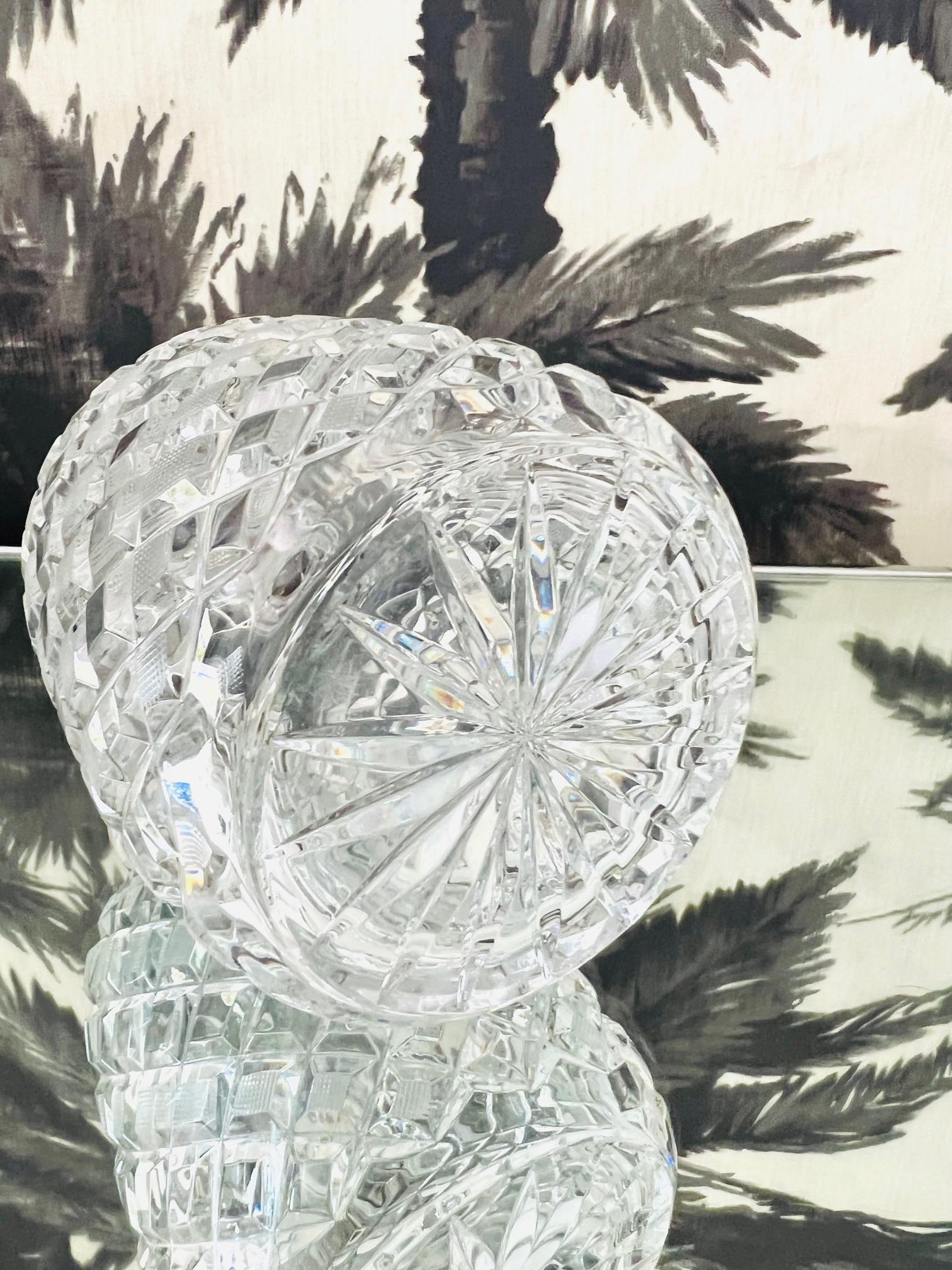 Vintage English Crystal Decanter with Cross Hatched Diamond Pattern, circa 1980 For Sale 4