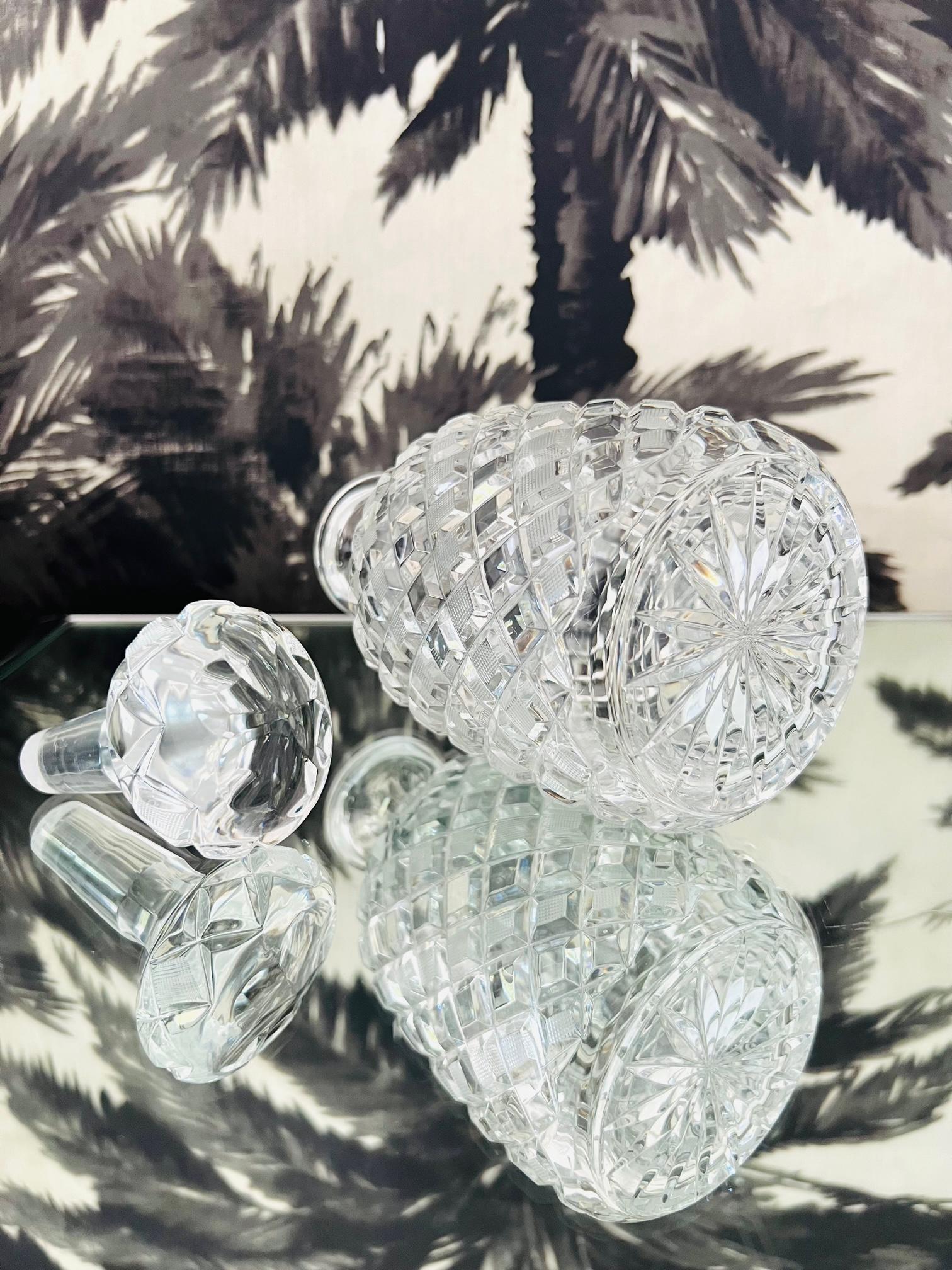 Vintage English Crystal Decanter with Cross Hatched Diamond Pattern, circa 1980 In Good Condition For Sale In Fort Lauderdale, FL