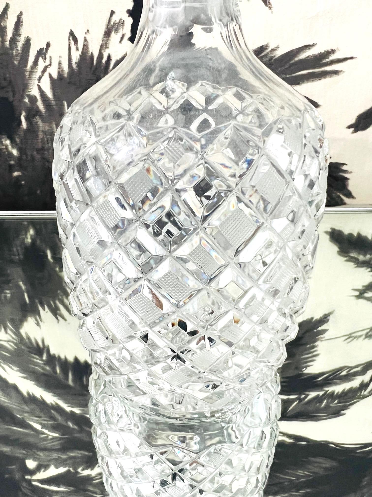 Vintage English Crystal Decanter with Cross Hatched Diamond Pattern, circa 1980 For Sale 2