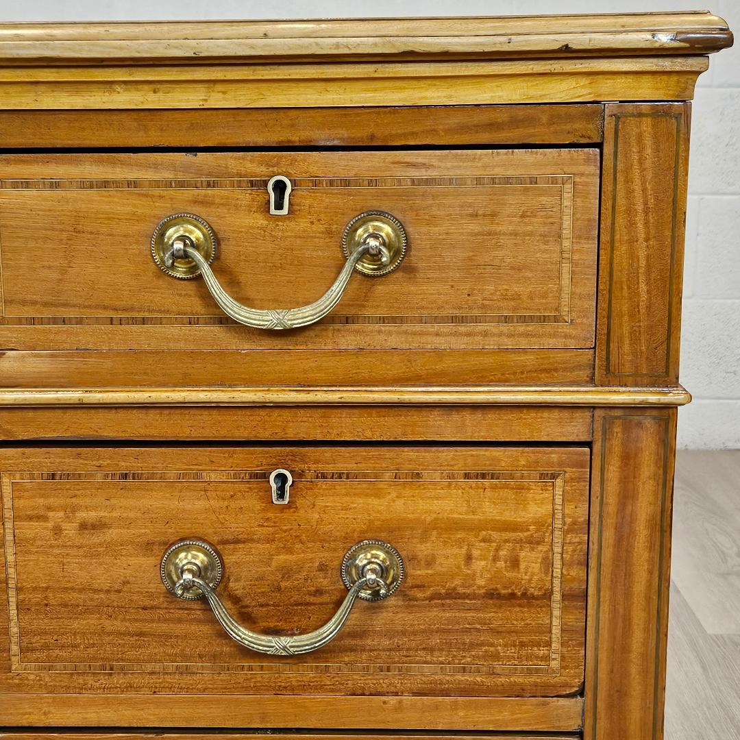 Vintage English Desk Leather Top For Sale 1