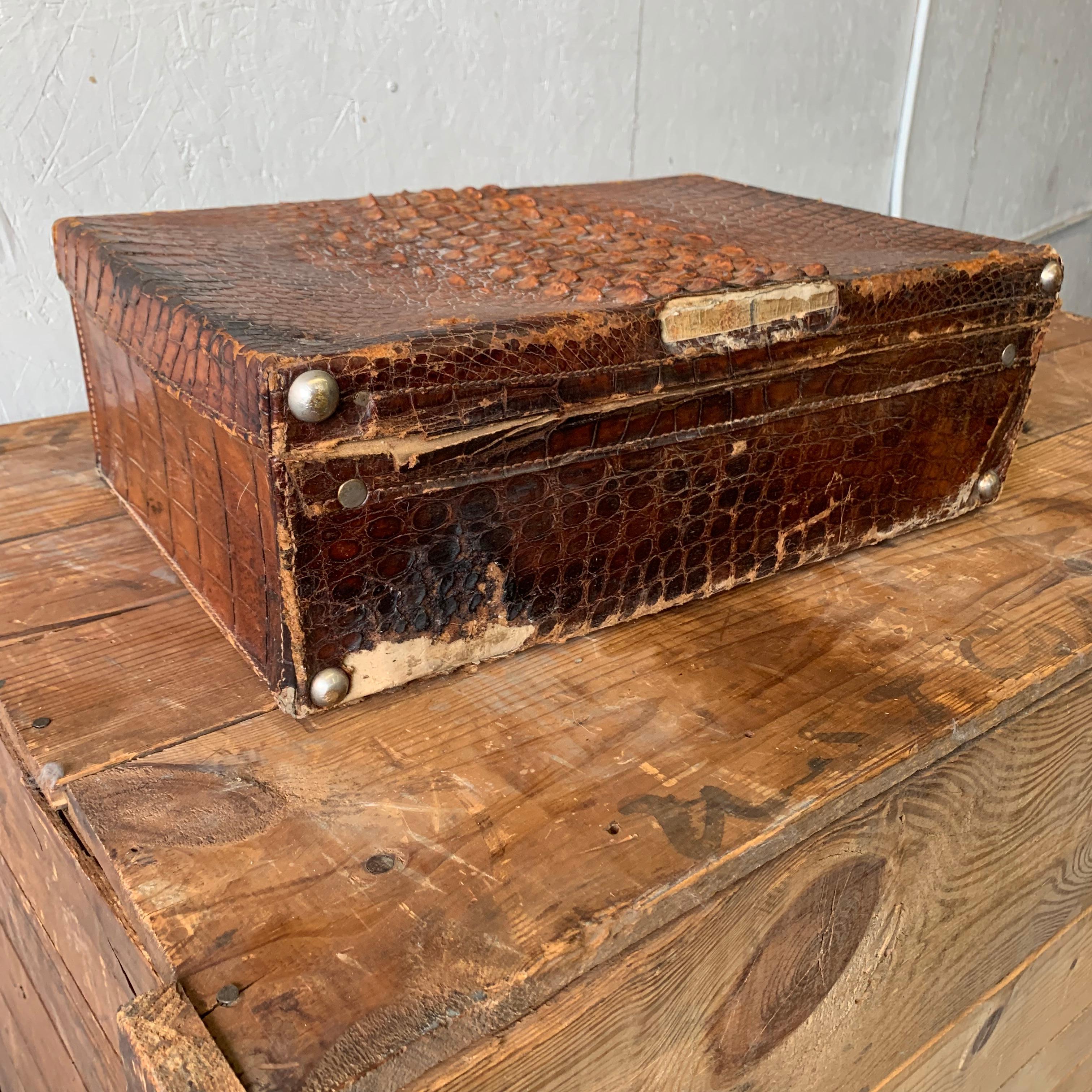 Vintage English Edwardian Crocodile Suitcase With Bevelled Vanity Mirror 4