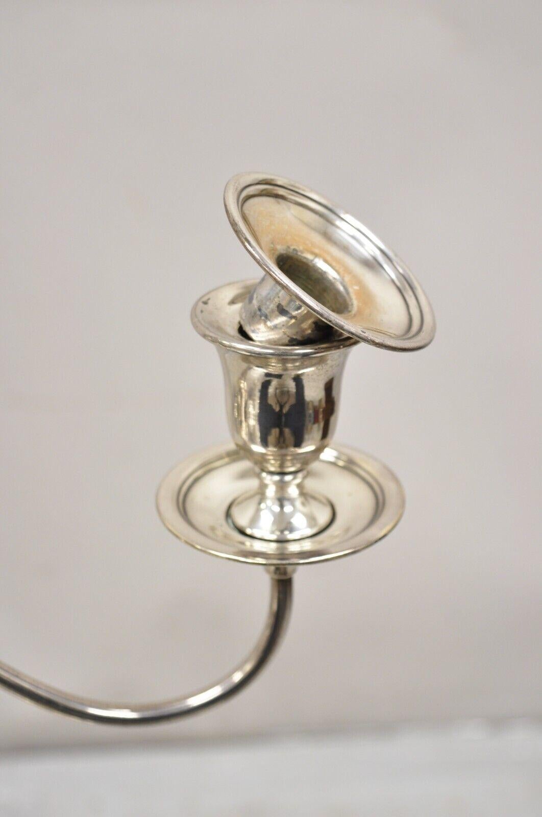 XX secolo Candelabro inglese edoardiano d'epoca a due bracci, placcato in argento - coppia in vendita