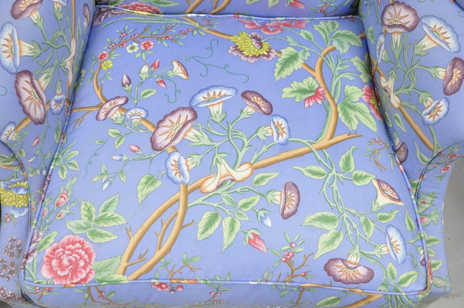 Tissu Paire de chaises anglaises de style édouardien en acajou à motifs floraux bleus en vente