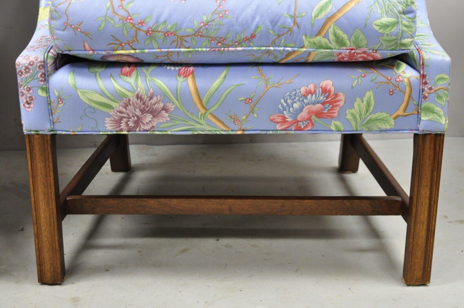 Paire de chaises anglaises de style édouardien en acajou à motifs floraux bleus en vente 2