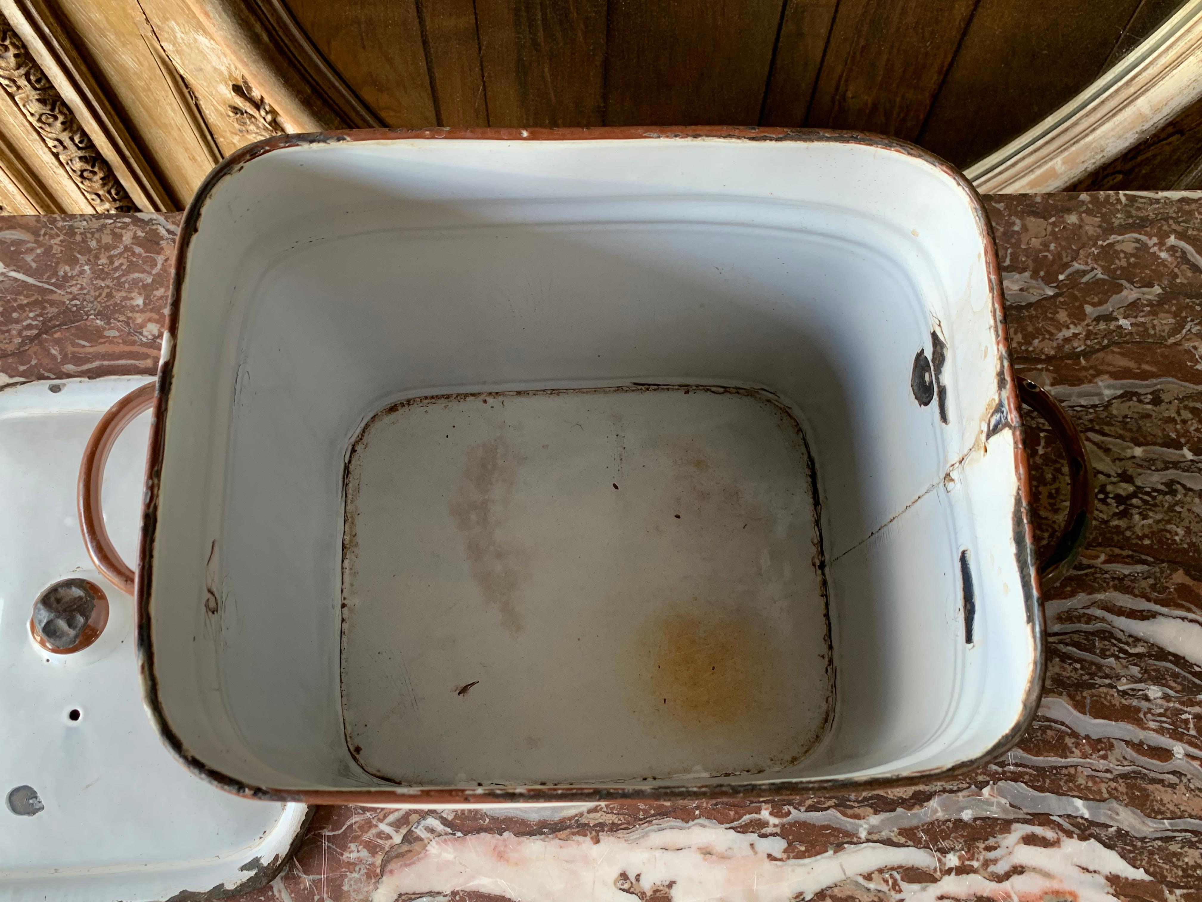 Boîte à pain anglaise vintage en émail Abîmé à Ongar, GB