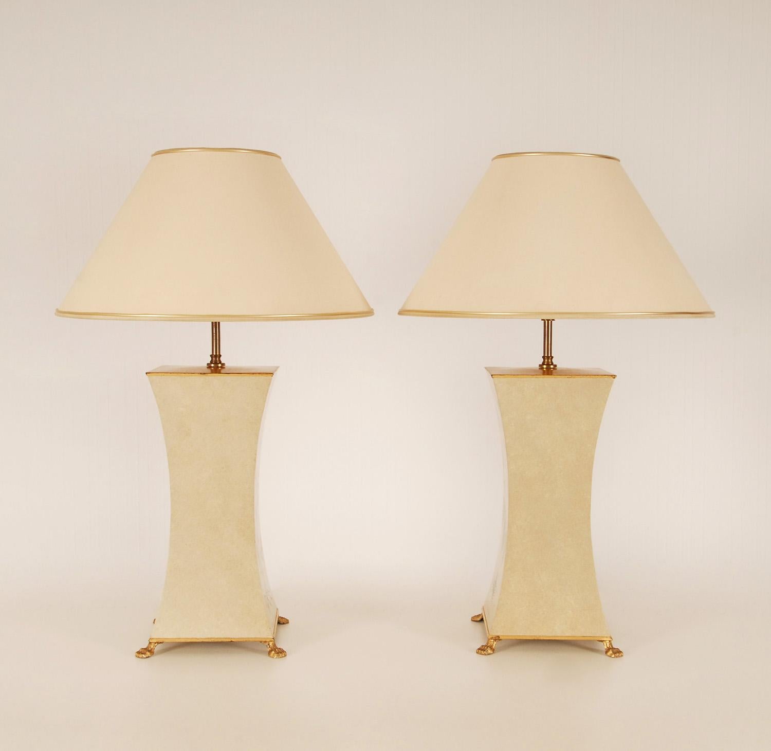 Vintage English French Country Style off White and Green Floral Table Lamps In Good Condition In Wommelgem, VAN