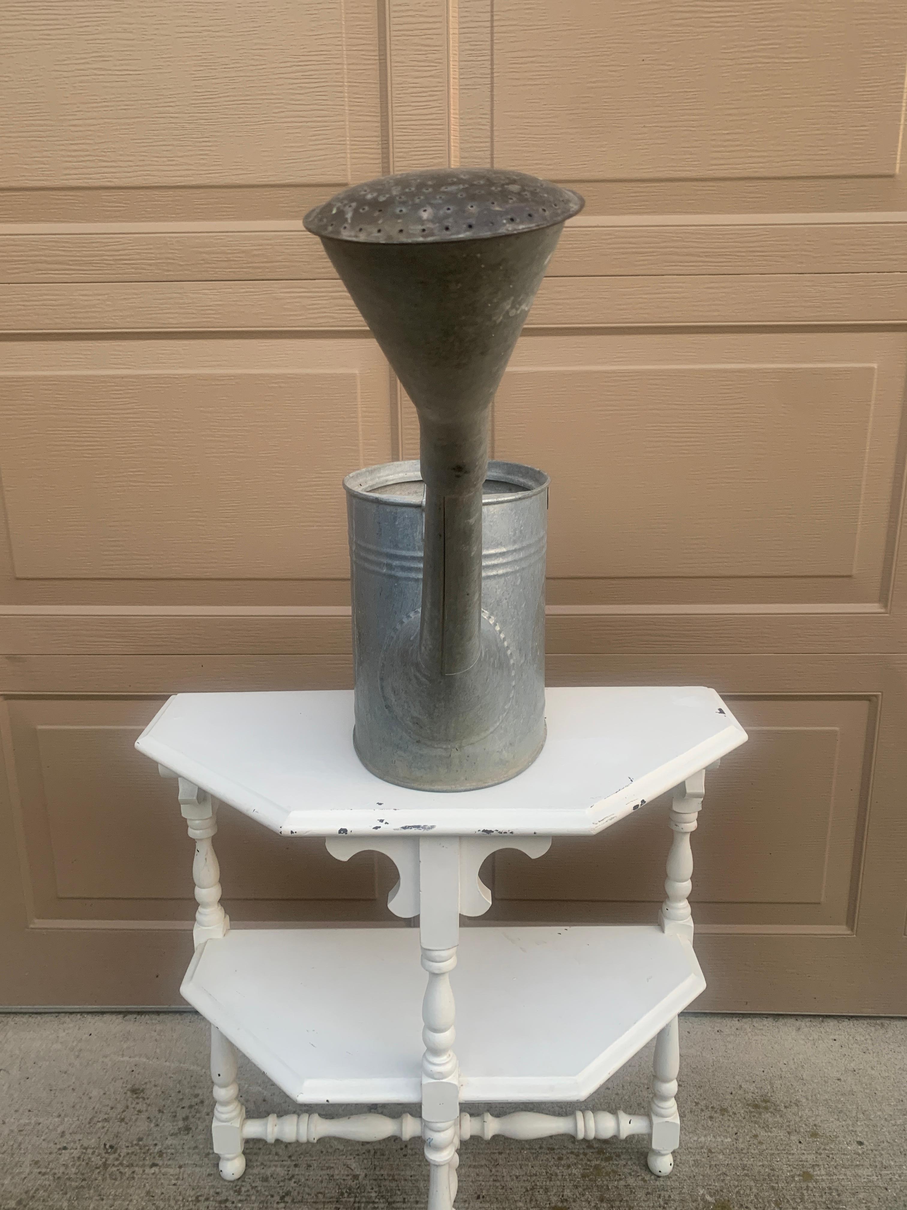 Regadera inglesa vintage de acero galvanizado y cobre para jardín, circa años 60 Latón en venta