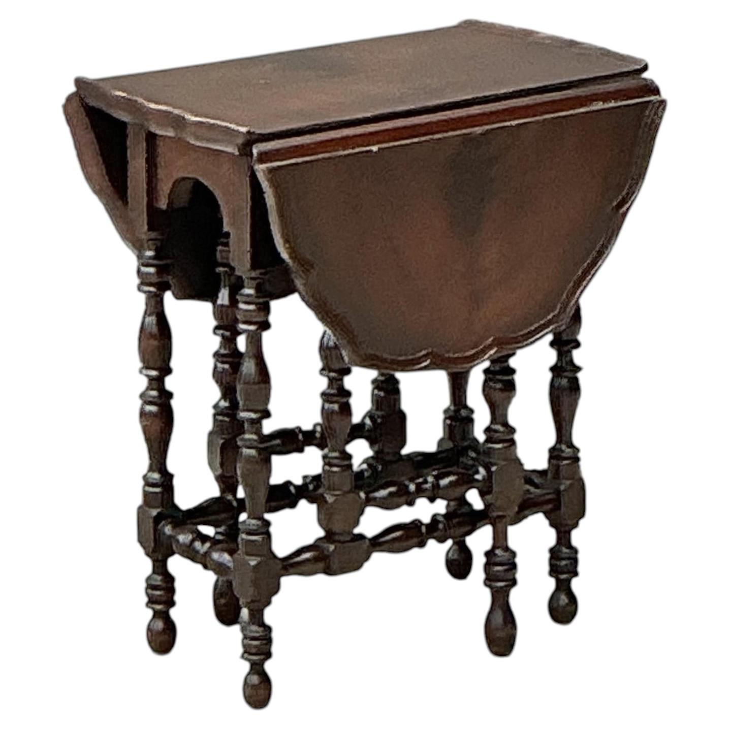 Vintage English Gate Leg Side Table For Sale