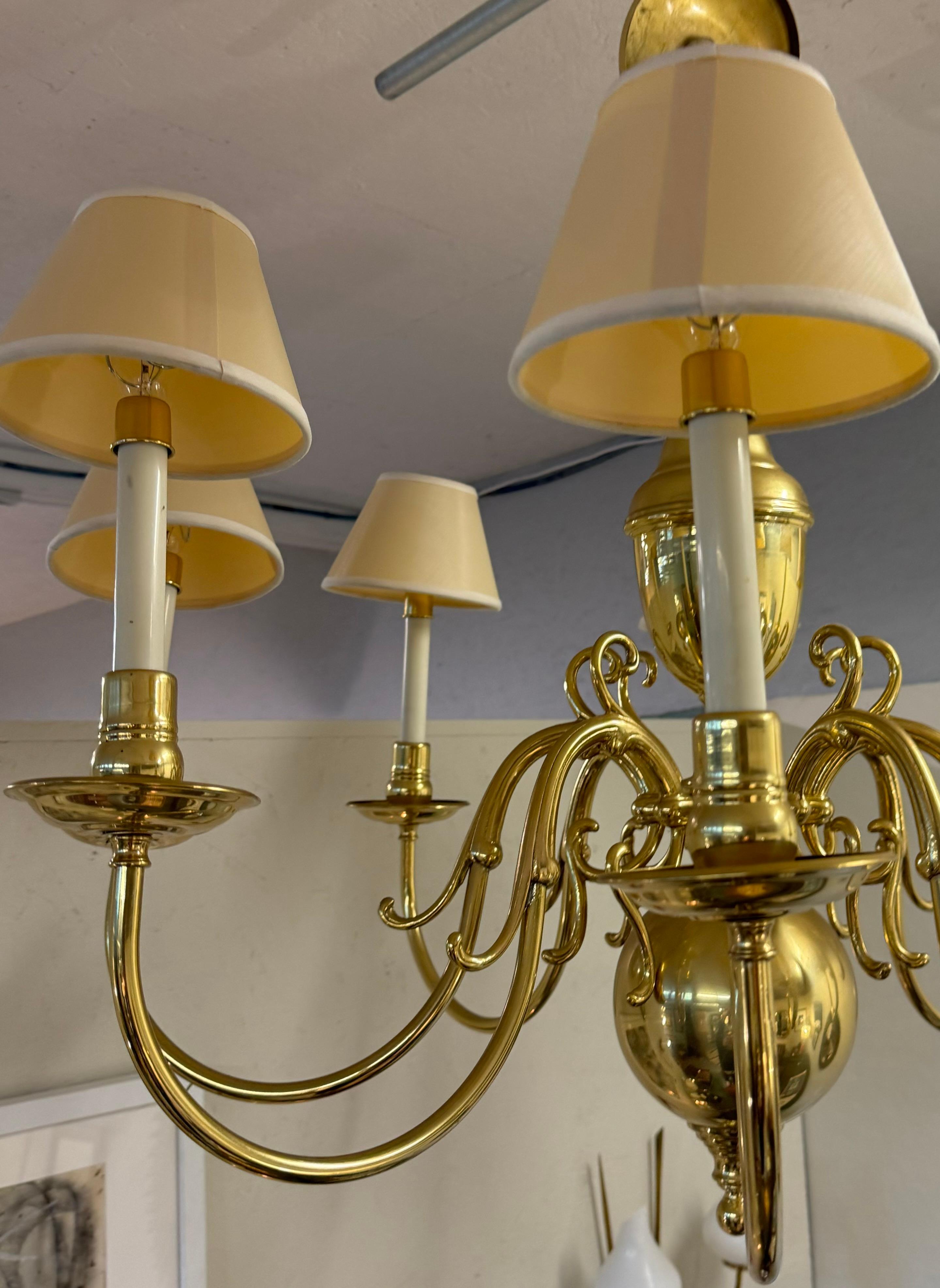 Lampadario a otto bracci in stile georgiano inglese vintage In condizioni buone in vendita a New York, NY
