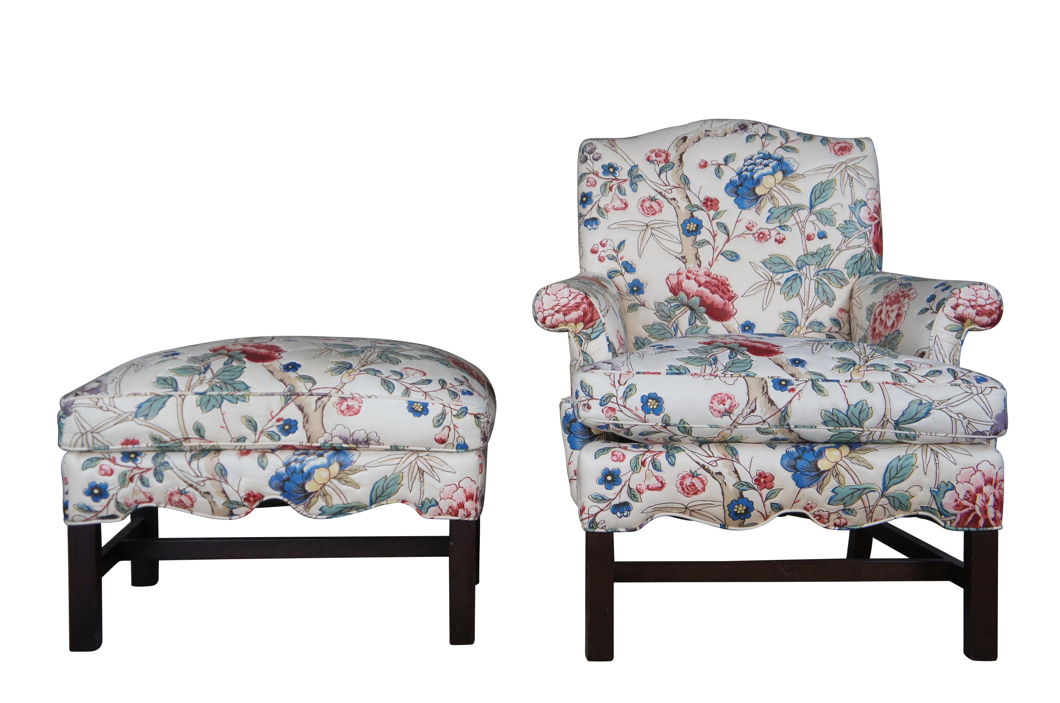 Vintage English Georgian Style Elizabeth Arm Chair & Ottoman Crewel Fabric In Good Condition In Dayton, OH