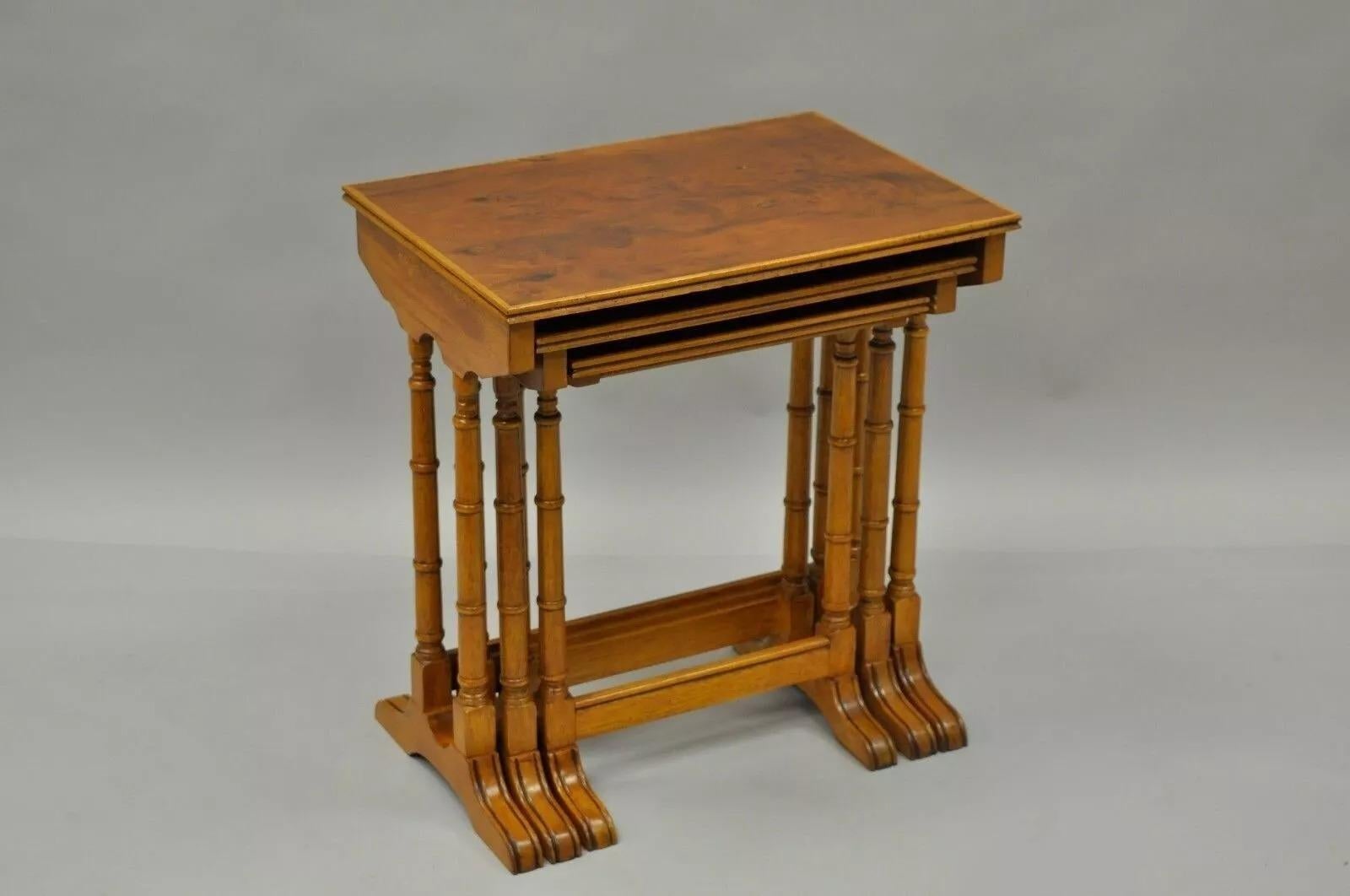 Vintage English Georgian Style Faux Bambus Eibenholz Nesting Beistelltische - Satz von 3. Circa Mitte des 20. Abmessungen: Klein: 19