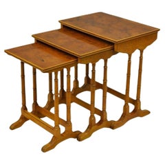 Mesas auxiliares nido de madera de tejo y bambú de imitación de estilo georgiano inglés vintage - Set 3