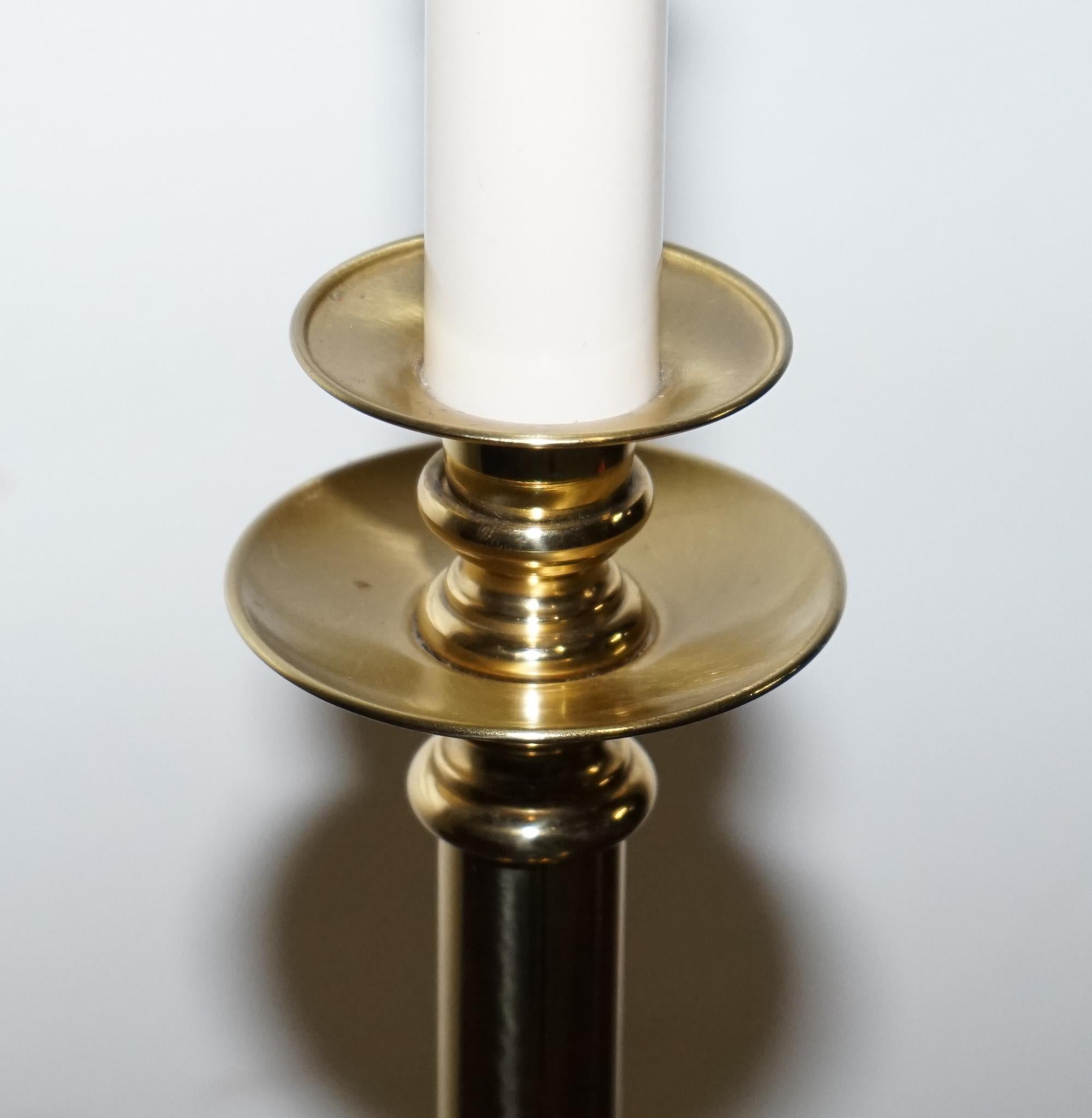 LÁMPARA DE MESA VINTAGE INGLÉS DE ESTILO GEORGIANO LATÓN SÓLIDO BLANCO PARA VELAS Europeo en venta