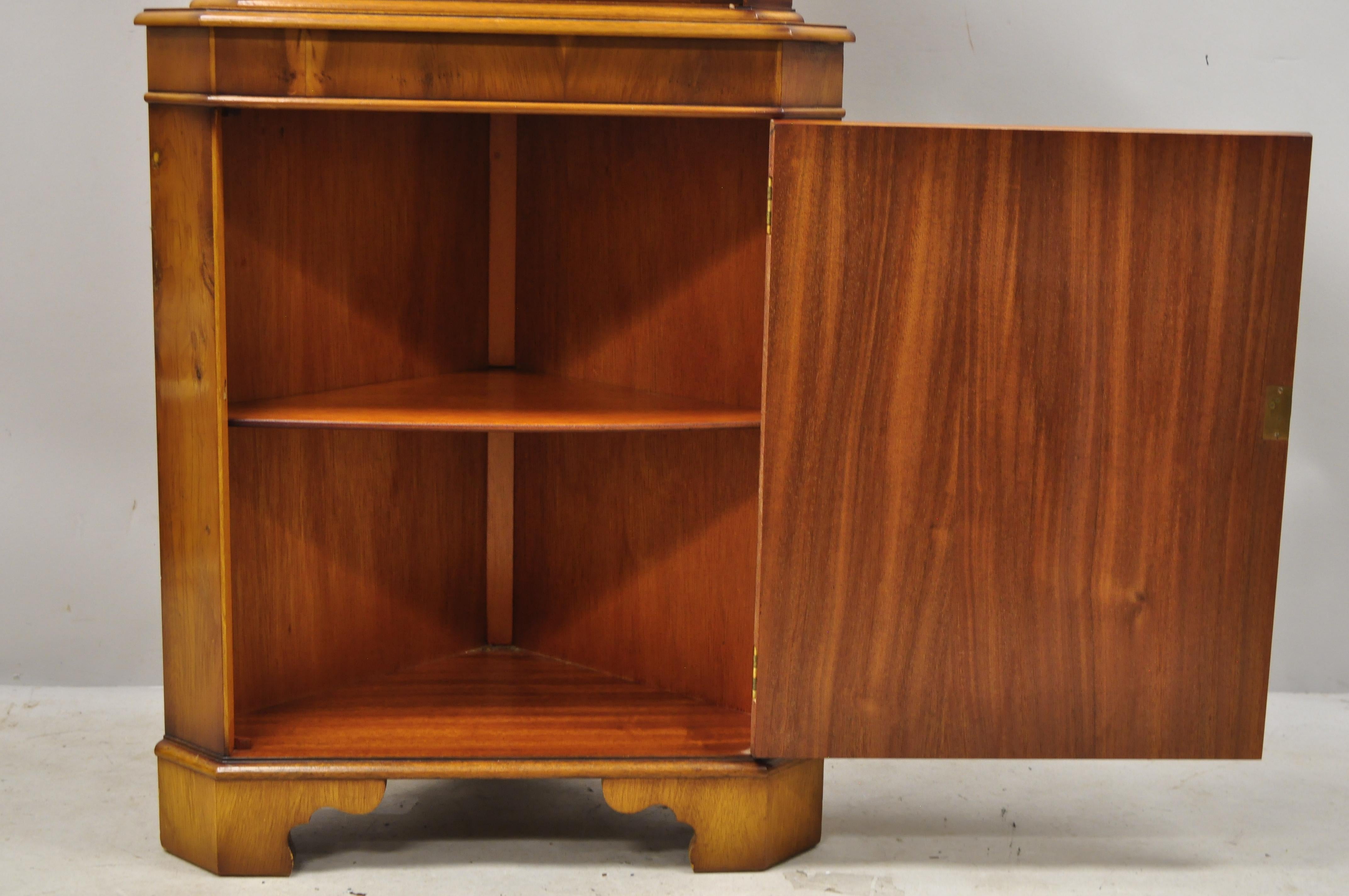 Vintage English Georgian Yew Wood Small Corner China Cabinet Cupboard In Good Condition In Philadelphia, PA