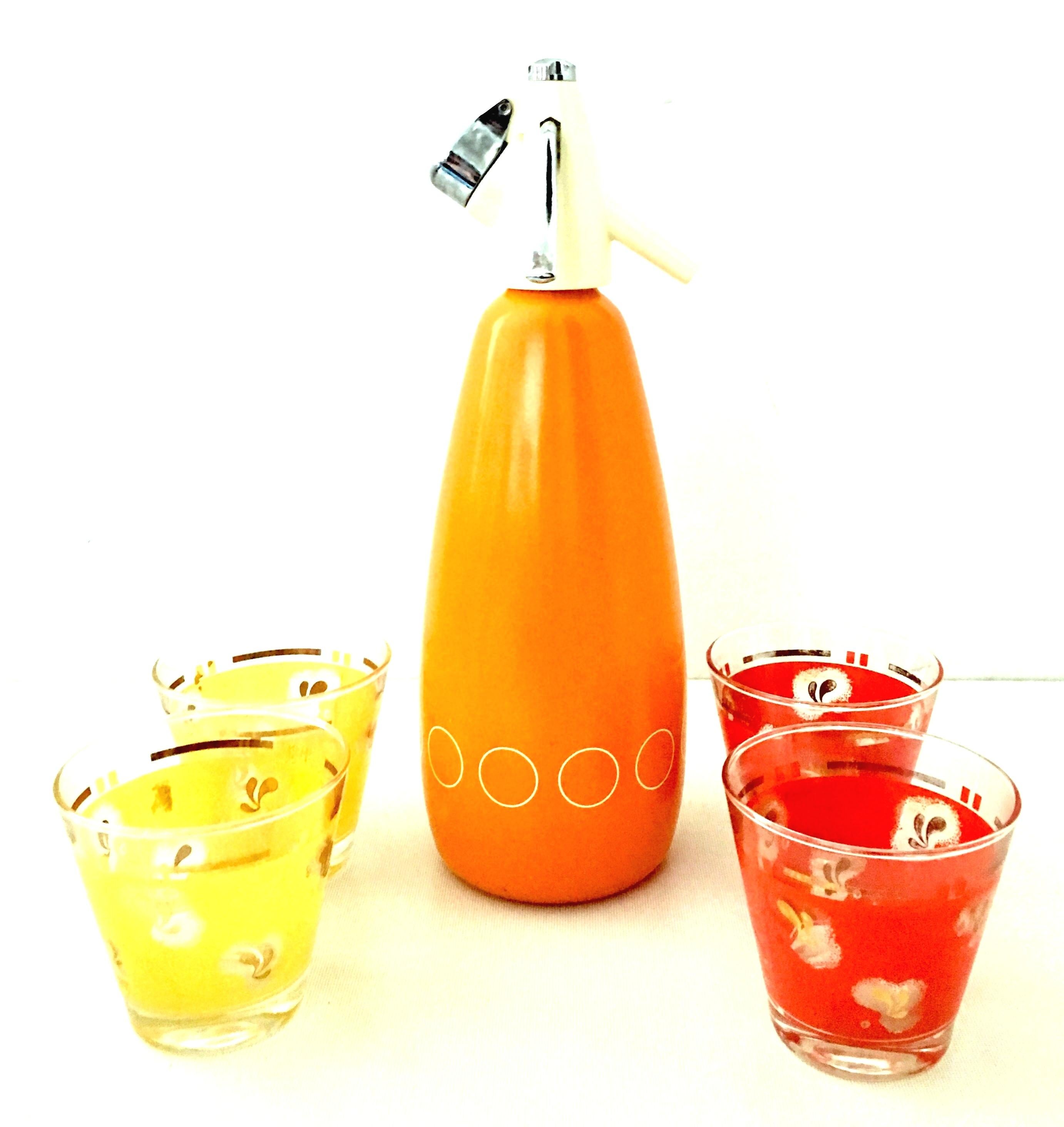 Mid-Century Modern English set of six-piece drinks set. Set includes one- two-piece enameled glass and chrome Siphon spritzer bottle and four printed double old fashion glasses. The orange enamel glass bottle features a fully operational chrome and