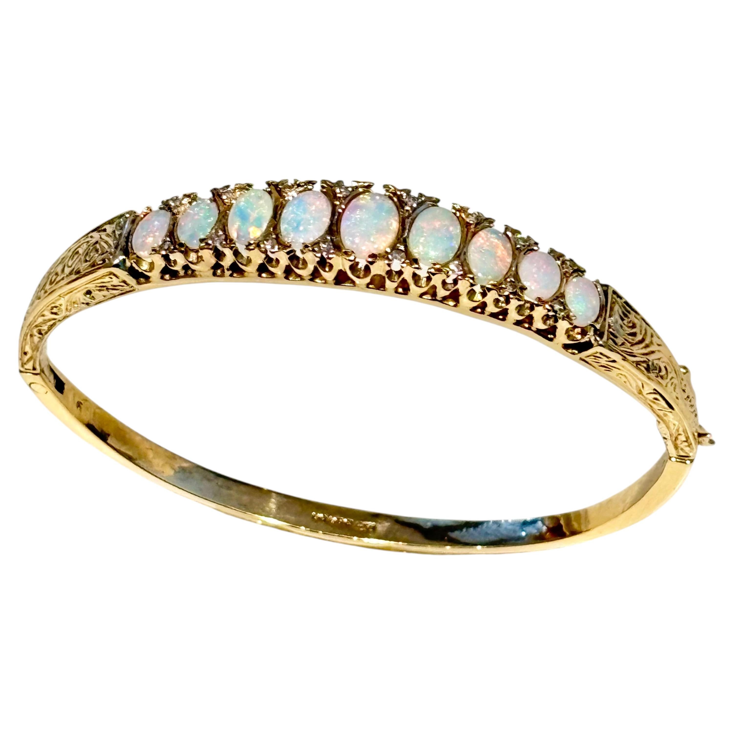 Brazalete vintage inglés de oro, ópalo y diamantes, estilo neovictoriano, con bisagra, Londres, 1981, Reino Unido