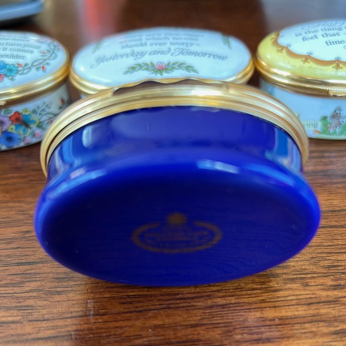 Englische Halcyon Days Emaille-Schachteln mit Sentimental Quotes, Blumendekor, Vintage im Angebot 3