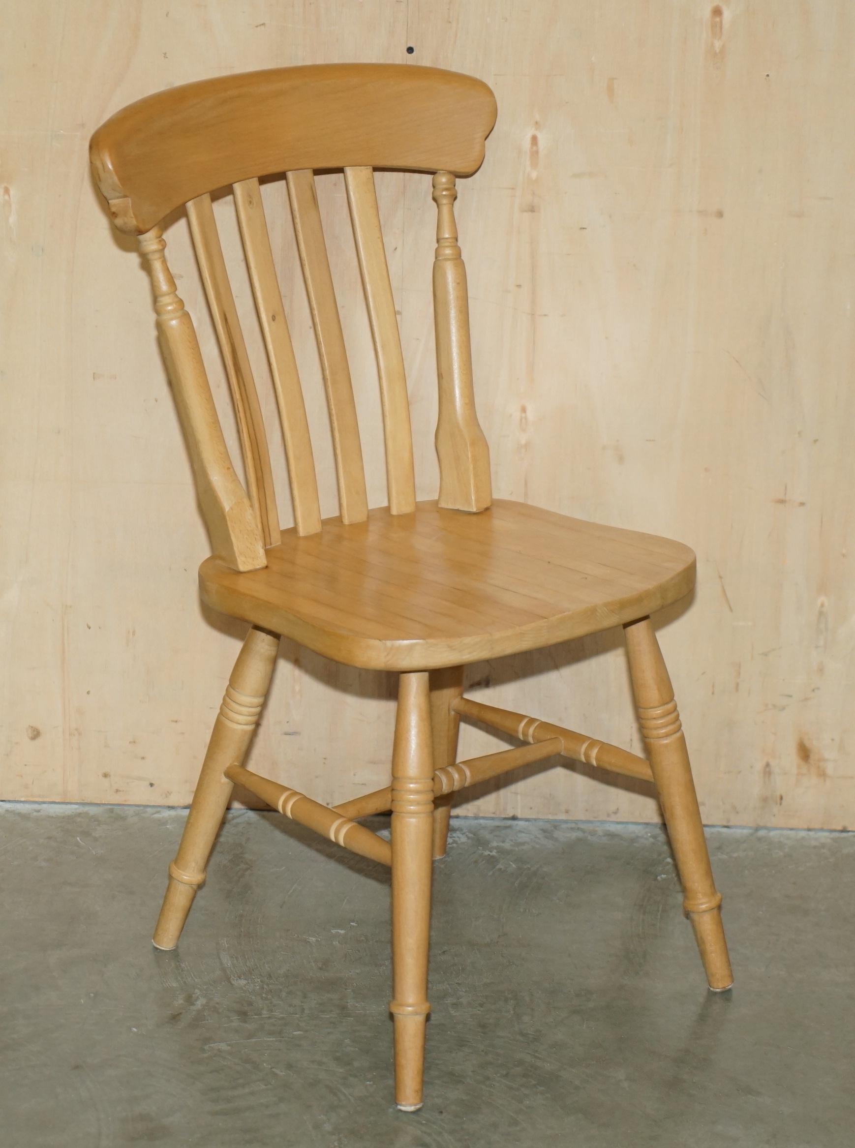 ViNTAGE TABLE À DINER EN PIN DU PATRIMOINE ANGLAIS & HUIT CHAISES WINSOR SUITE 8 en vente 7