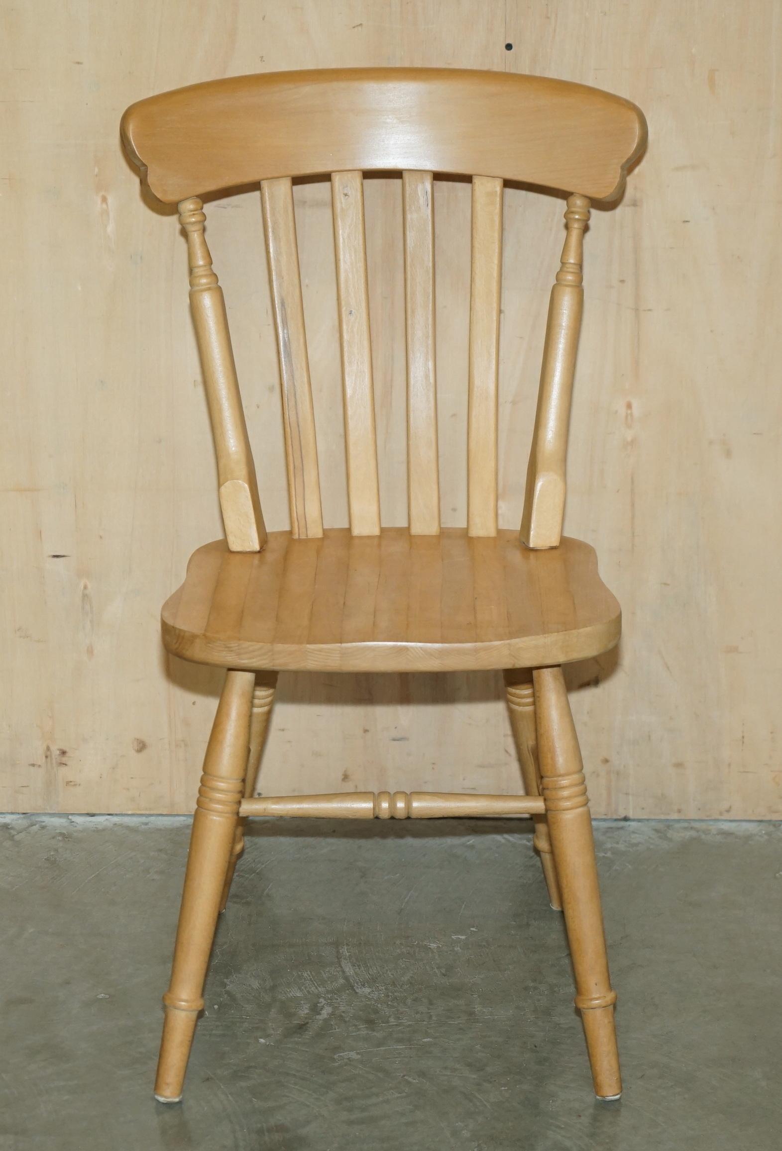 ViNTAGE TABLE À DINER EN PIN DU PATRIMOINE ANGLAIS & HUIT CHAISES WINSOR SUITE 8 en vente 8