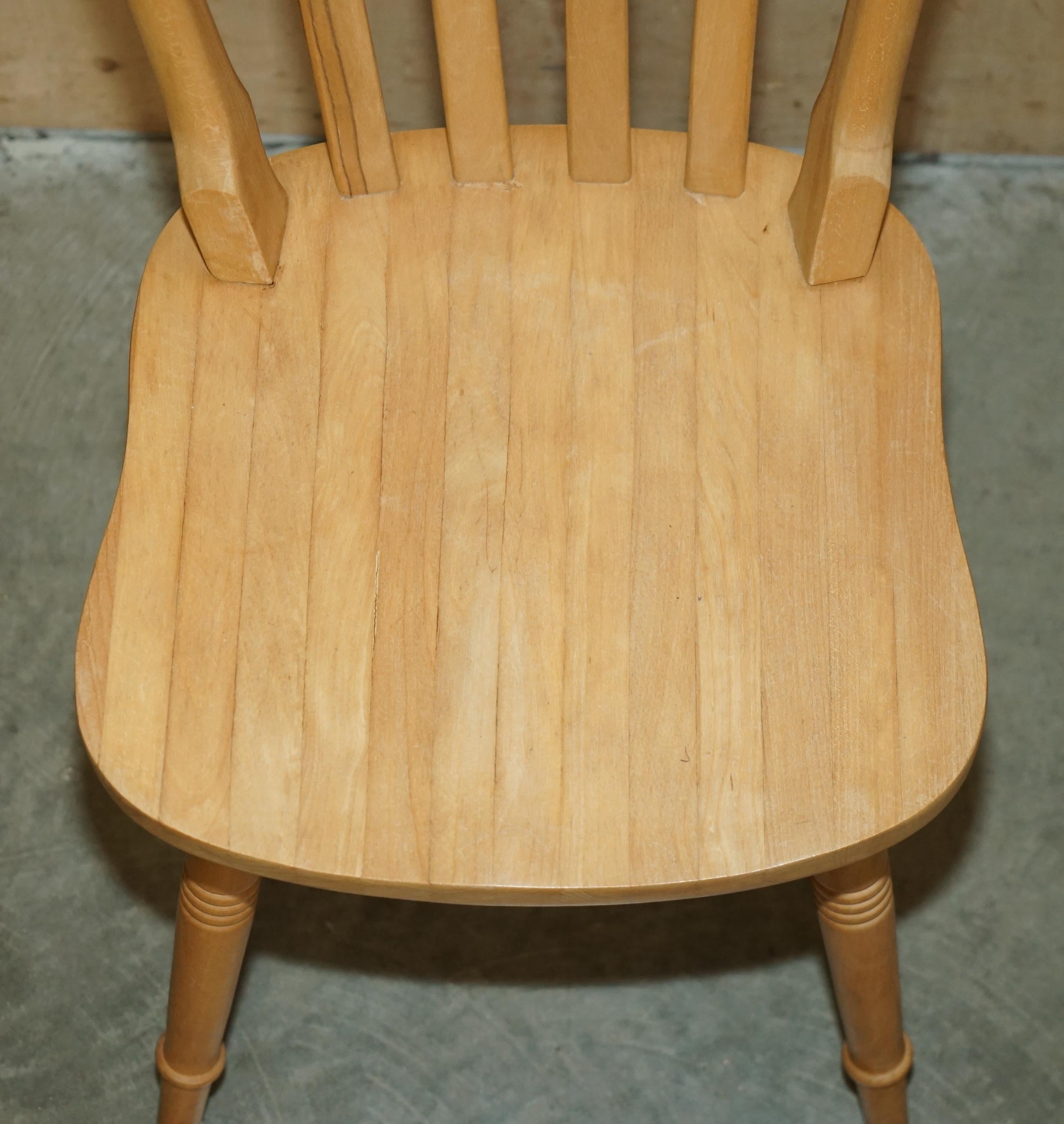 ViNTAGE TABLE À DINER EN PIN DU PATRIMOINE ANGLAIS & HUIT CHAISES WINSOR SUITE 8 en vente 9