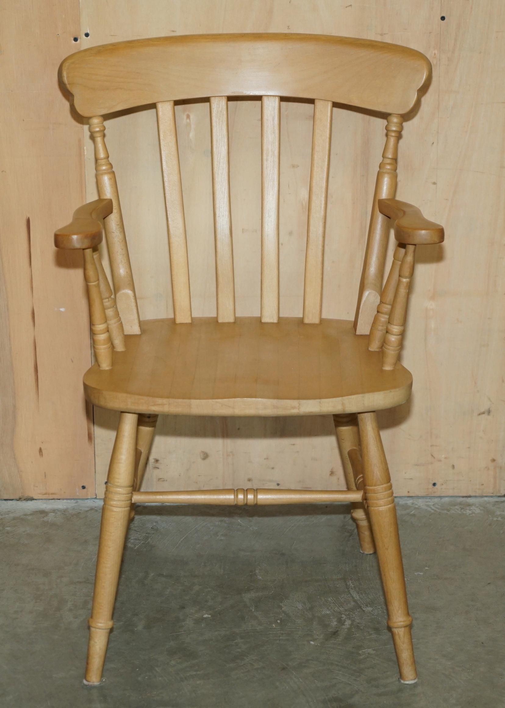 ViNTAGE TABLE À DINER EN PIN DU PATRIMOINE ANGLAIS & HUIT CHAISES WINSOR SUITE 8 en vente 12