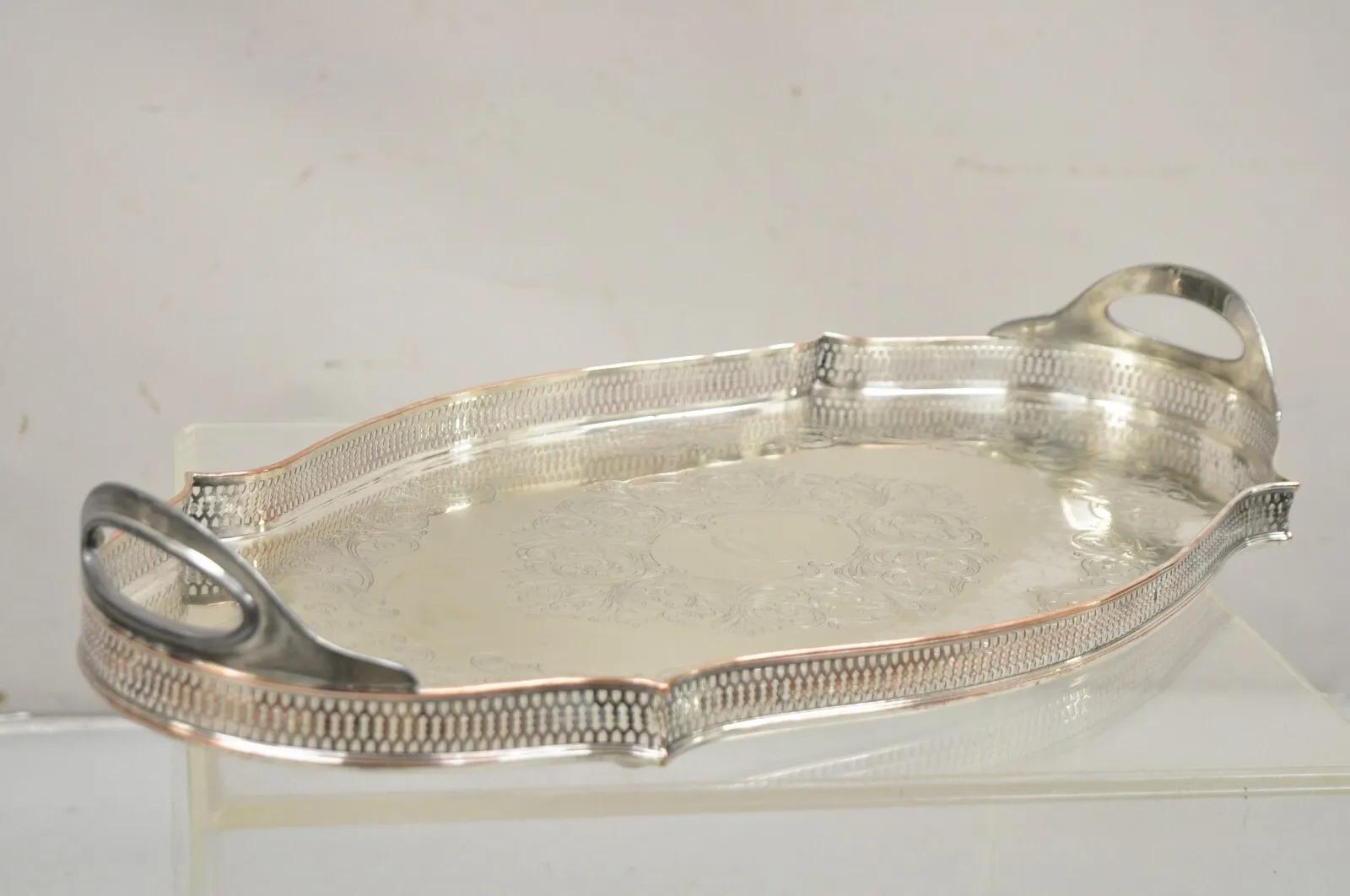 Vintage English LBS Co 982 Silver Plated Scalloped Oval Pierced Gallery Tray. L'article comporte un monogramme 