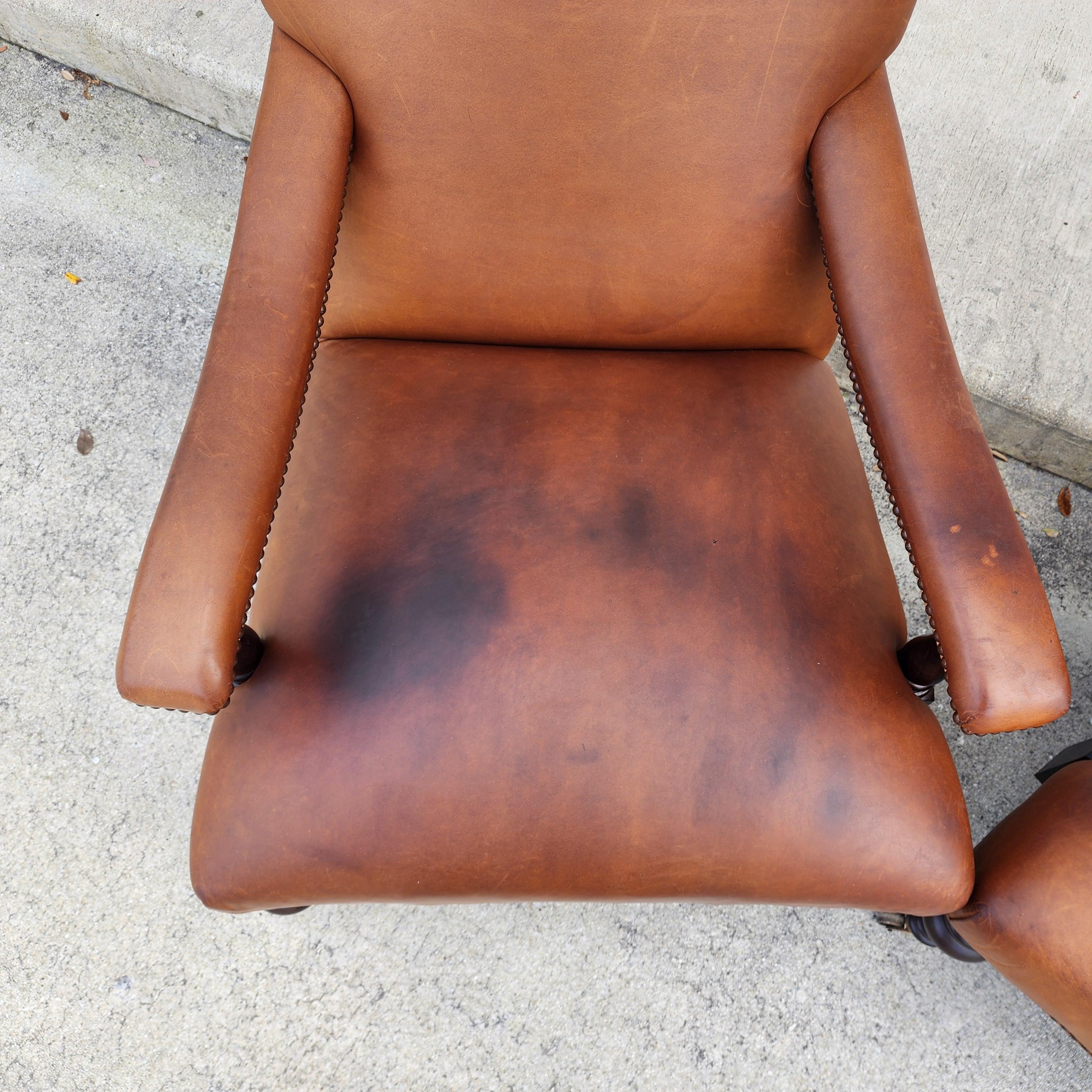 Pareja de sillones de biblioteca ingleses vintage de cuero de Lee Industries finales del siglo XX en venta