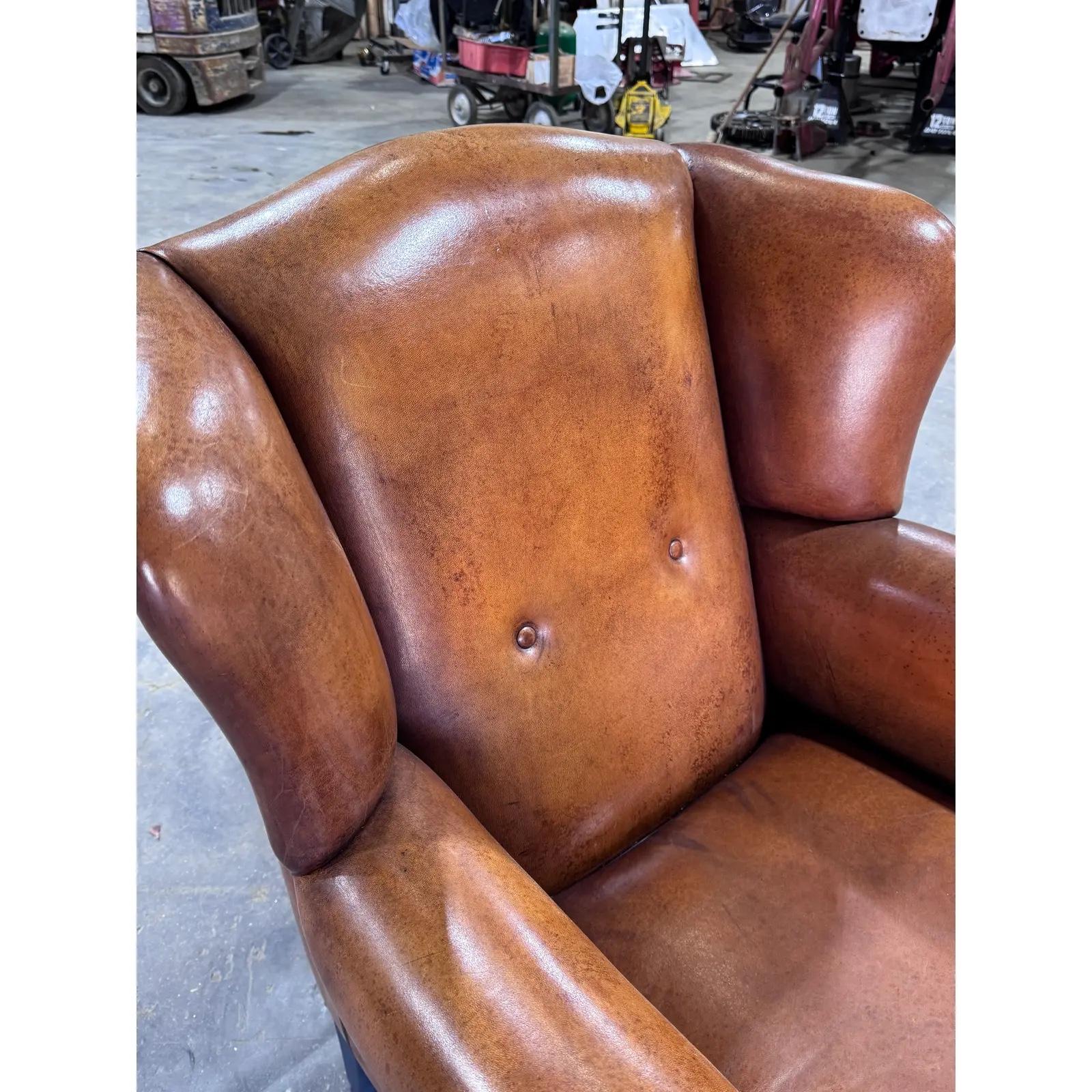 Cuir Chaise en cuir à dossier en forme d'ailes à l'anglaise en vente