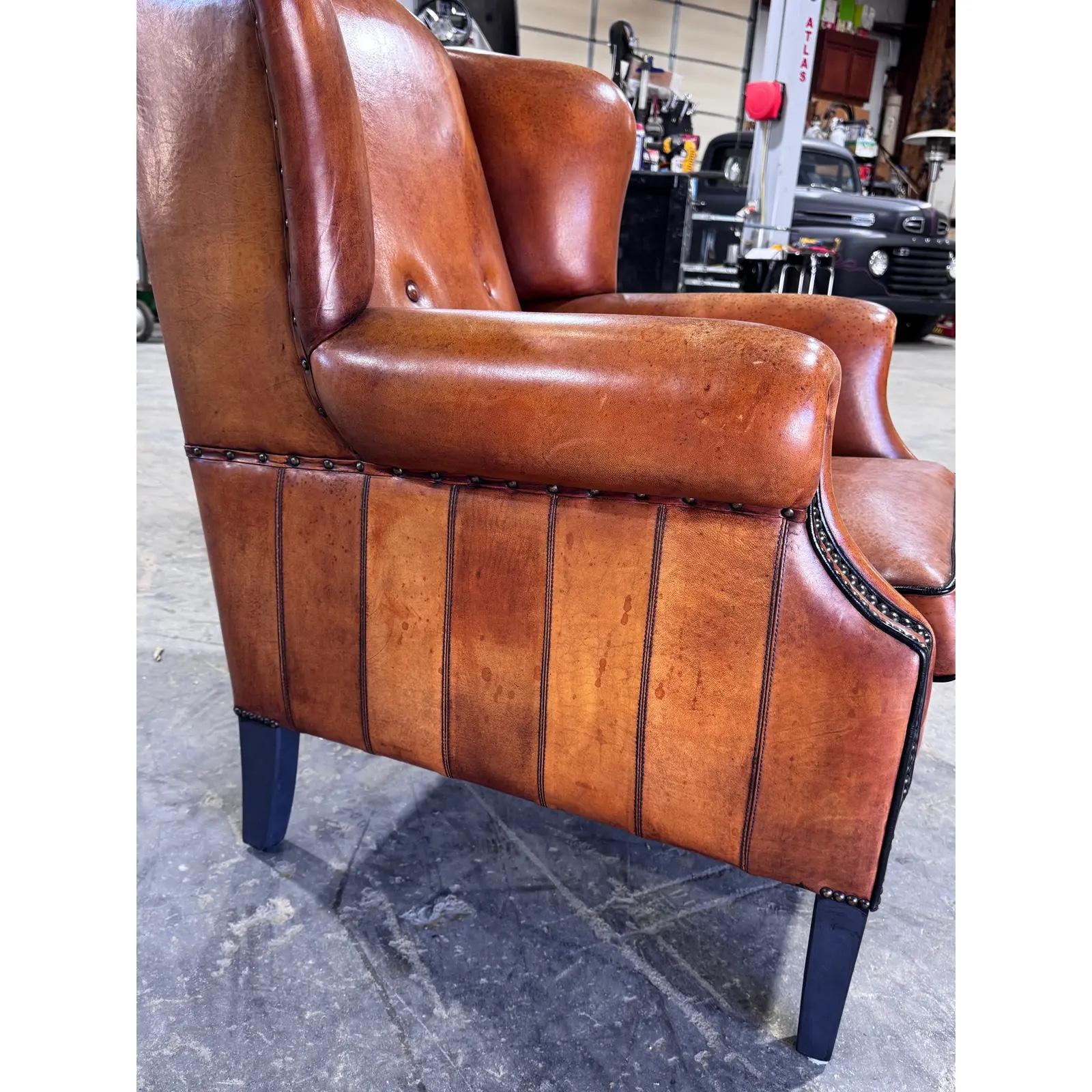 Chaise en cuir à dossier en forme d'ailes à l'anglaise en vente 1