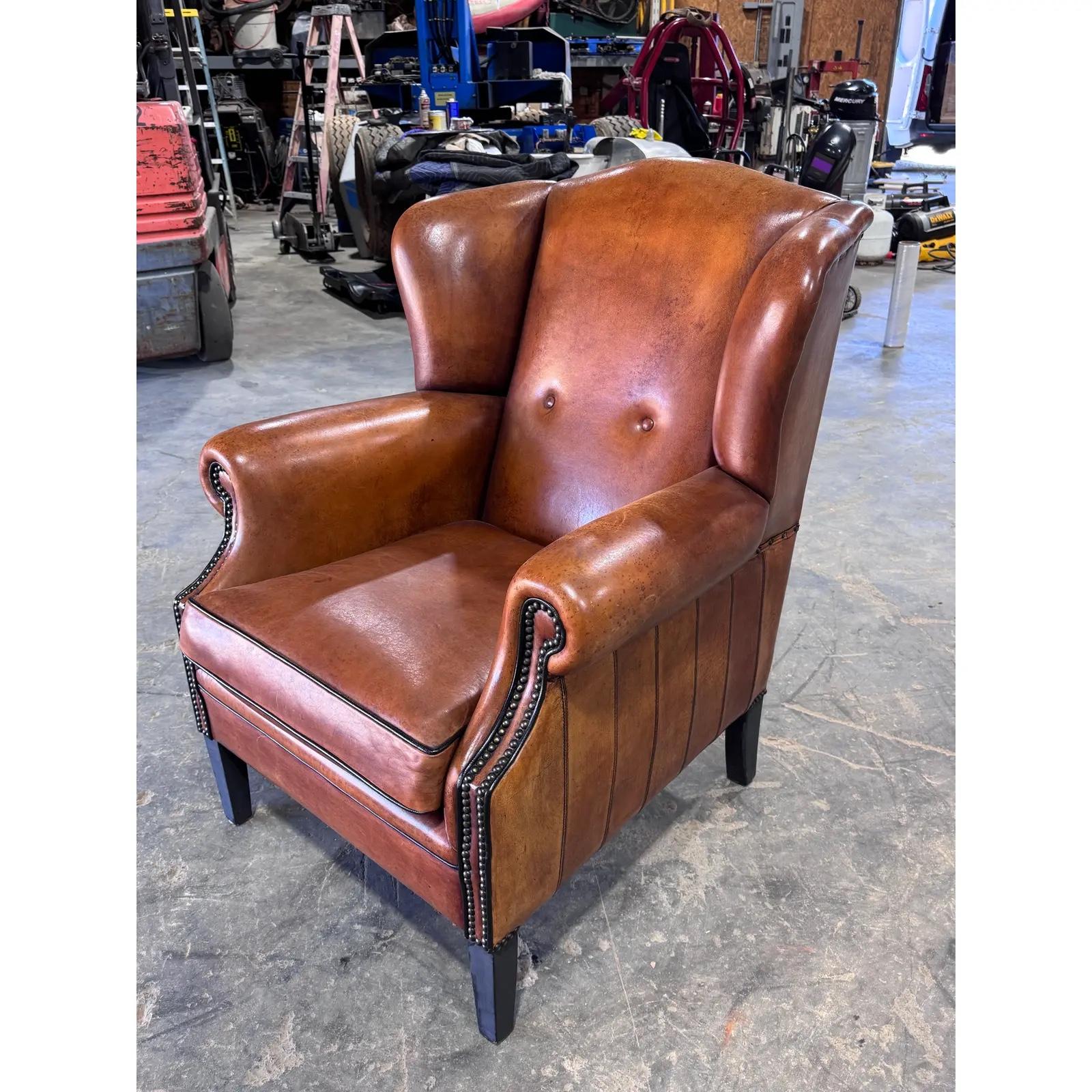 Chaise en cuir à dossier en forme d'ailes à l'anglaise en vente 3