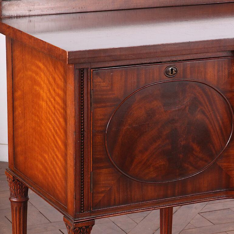 Vintage English-Made Sheraton Style Mahogany Sideboard In Good Condition In Vancouver, British Columbia