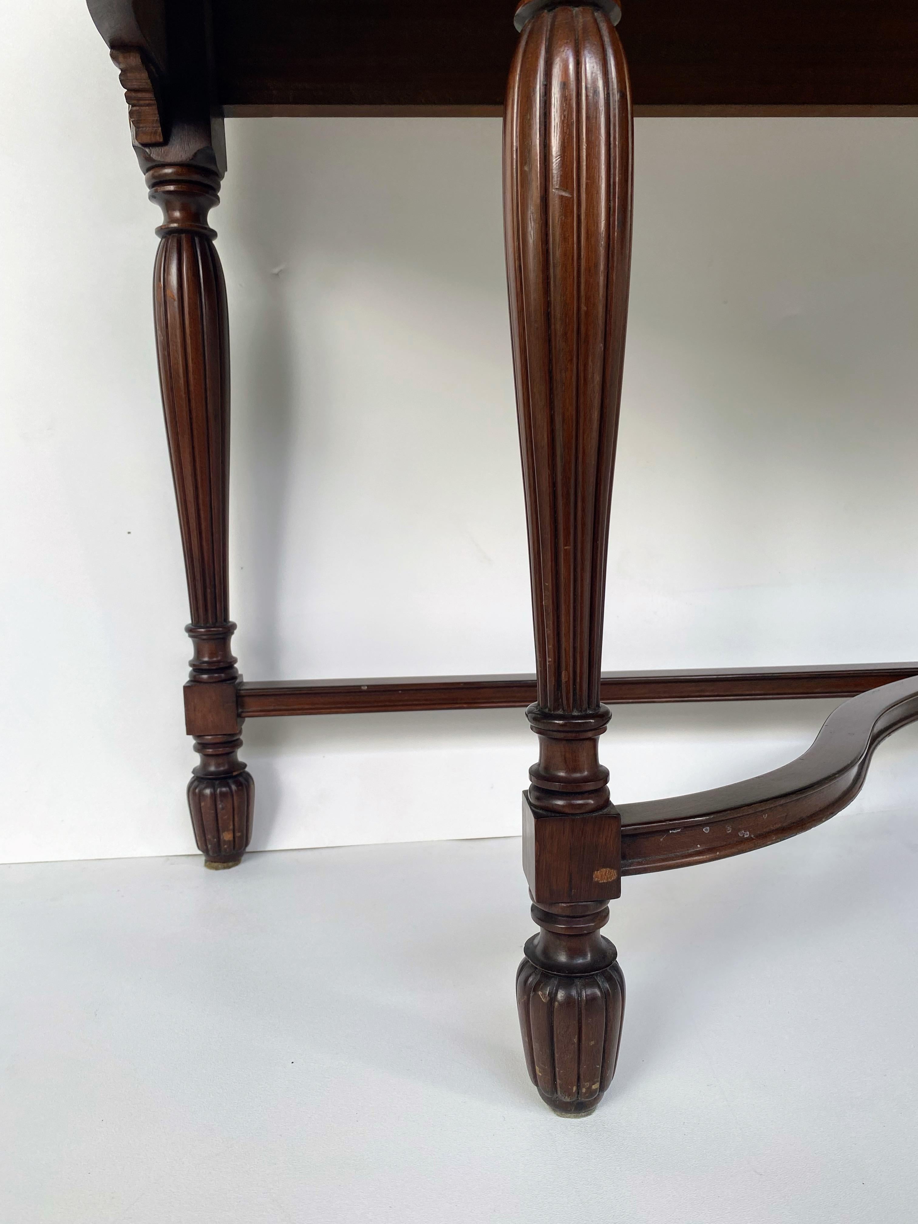 Vintage English Marquetry Inlay Console with Book-matched Veneer In Good Condition For Sale In Miami, FL