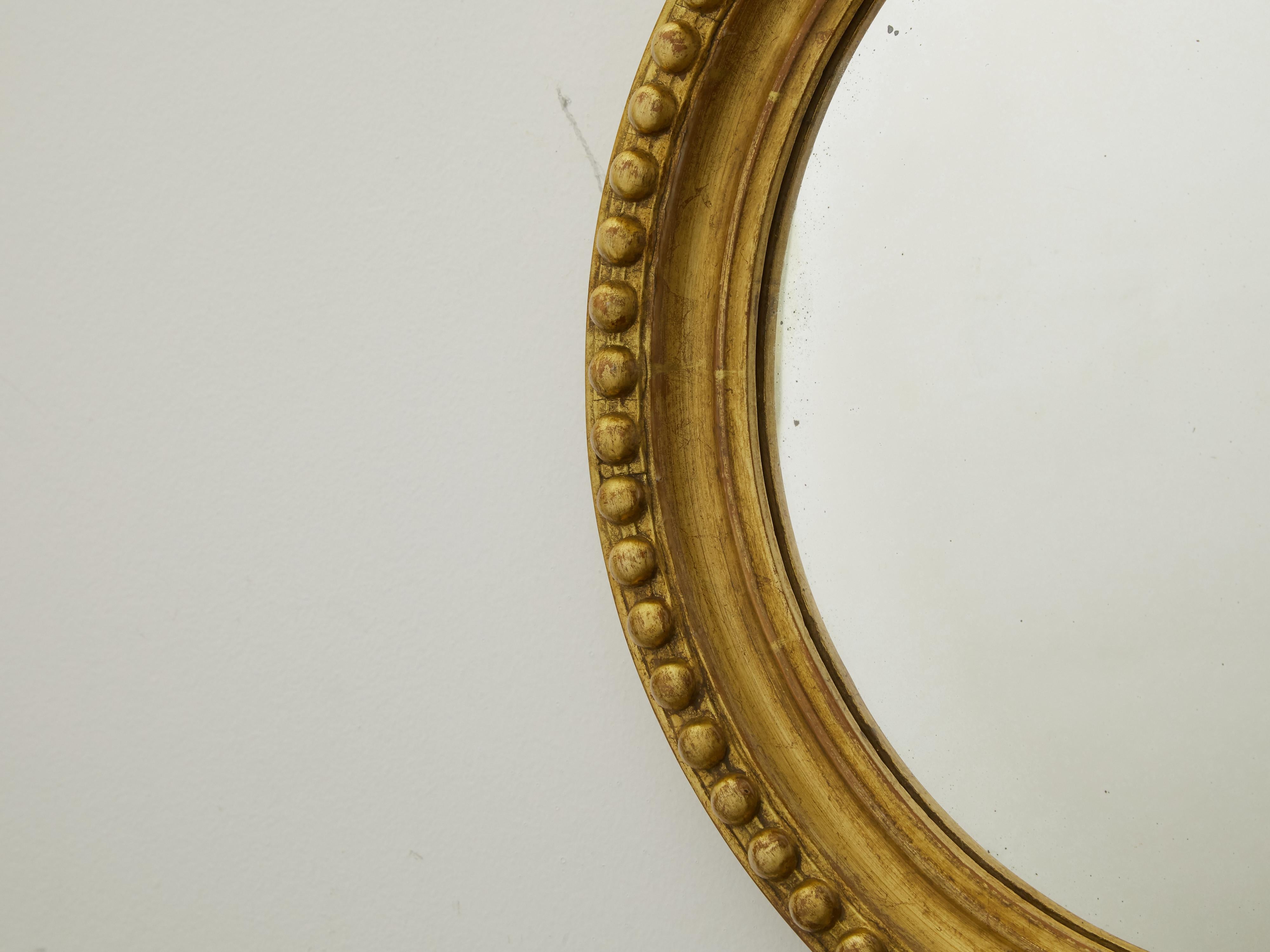 Vintage English Midcentury Giltwood Convex Mirror with Beaded Motifs In Good Condition In Atlanta, GA