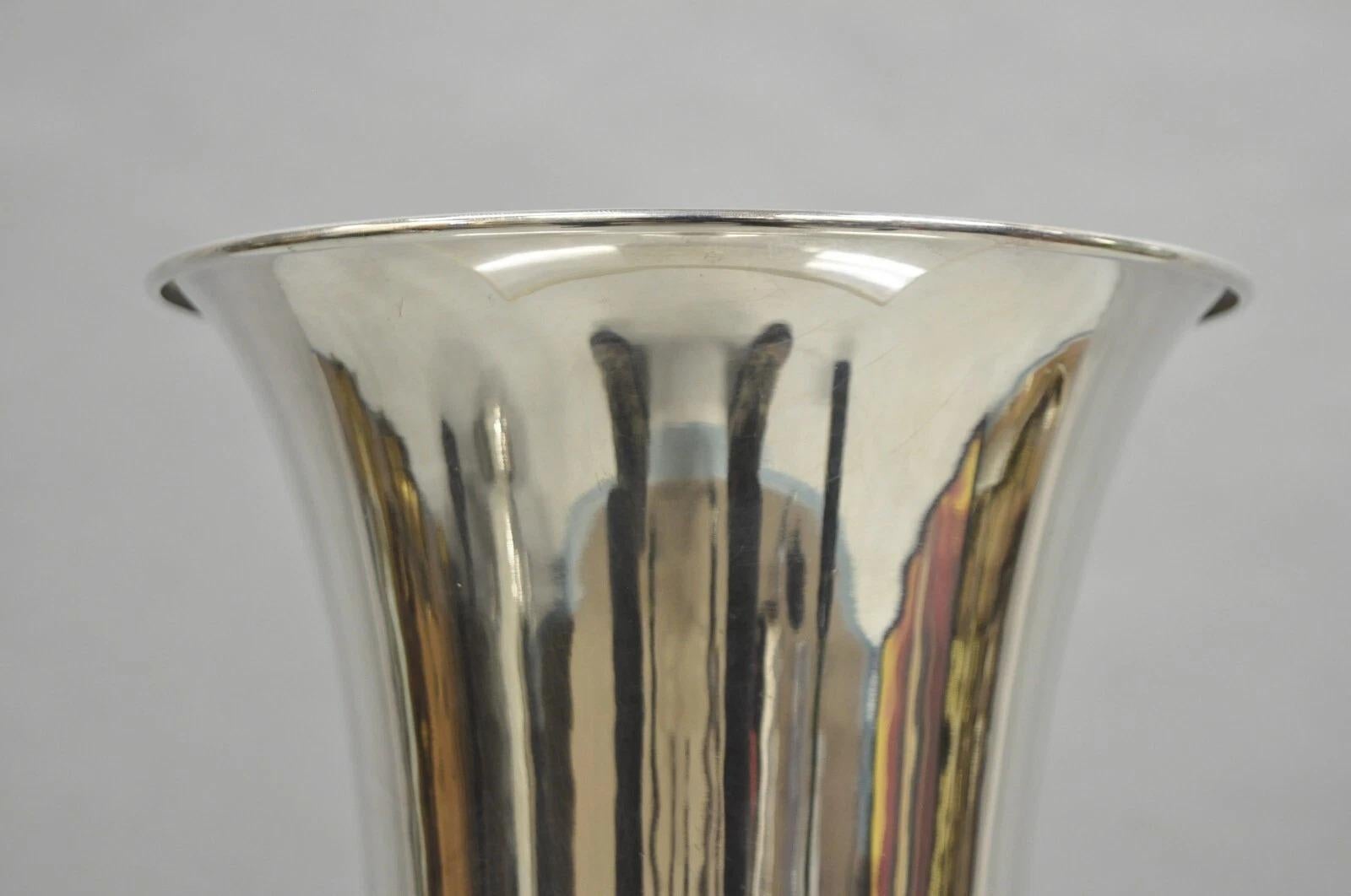 Vintage English Modernist Fluted Trumpet Champagne Wine Chiller Ice Bucket In Good Condition For Sale In Philadelphia, PA