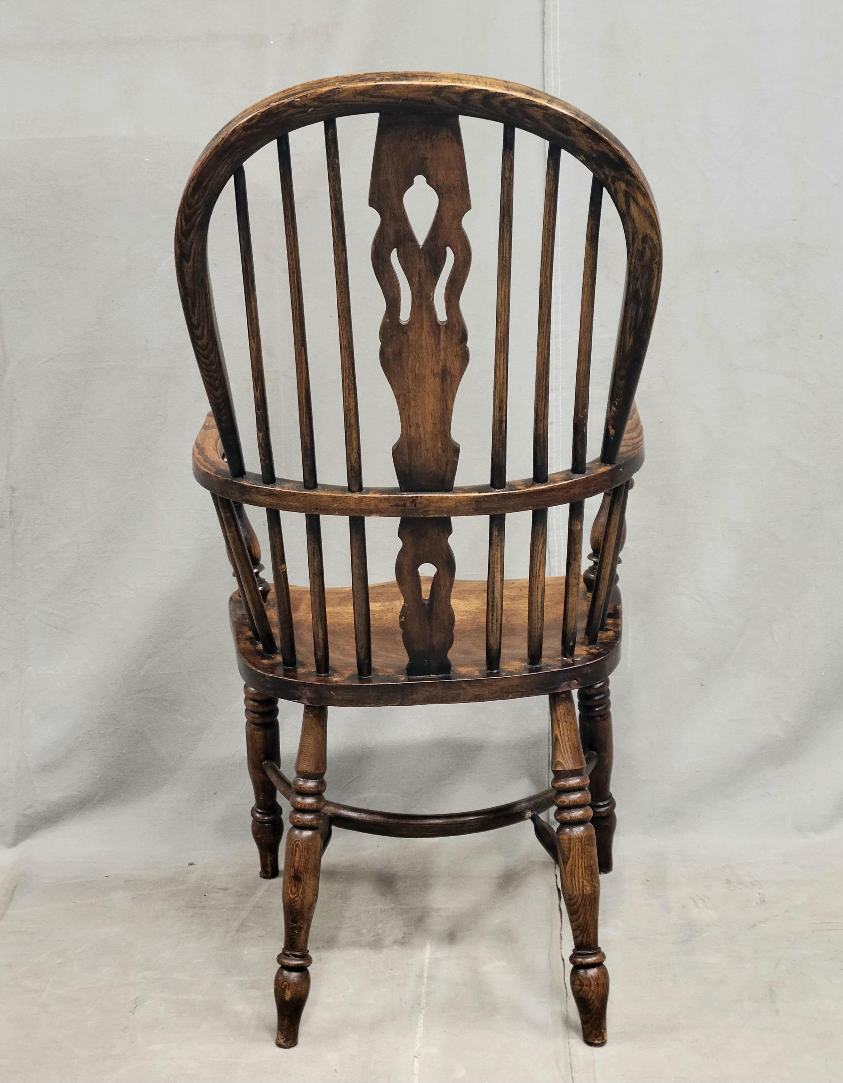 Sedie Windsor d'epoca in Oak e Olmo - Una coppia in vendita 4
