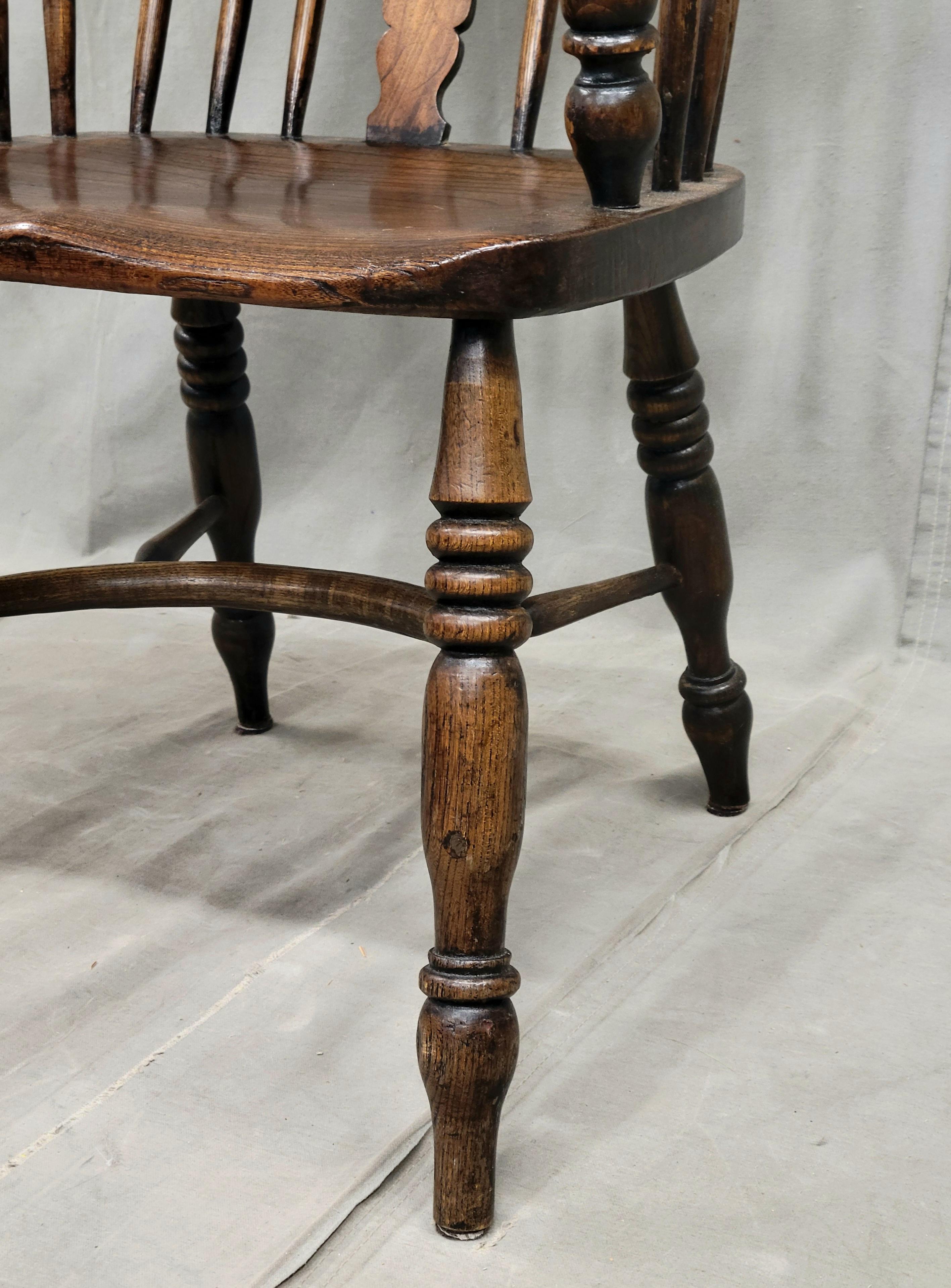 Sedie Windsor d'epoca in Oak e Olmo - Una coppia in vendita 7
