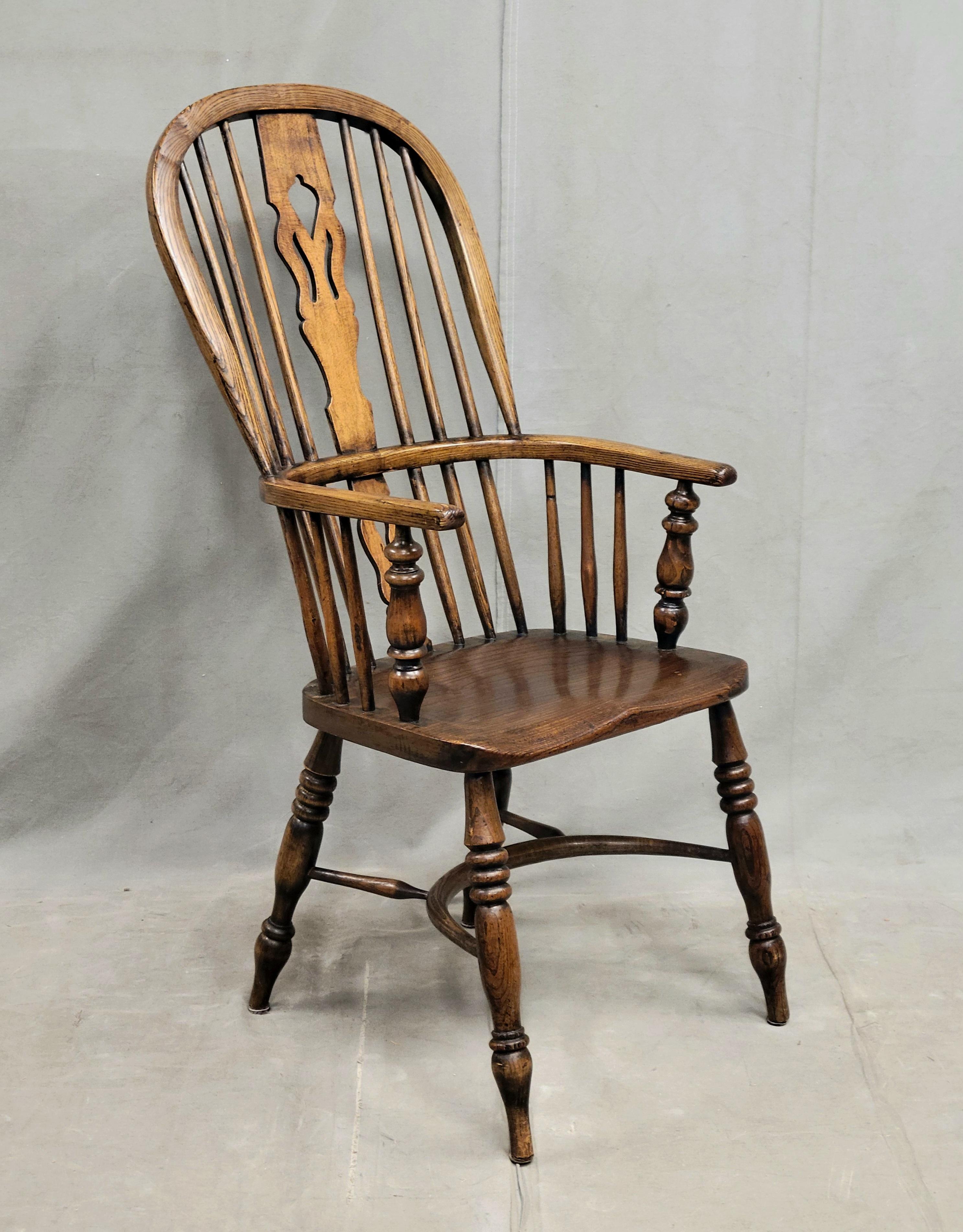 Britannico Sedie Windsor d'epoca in Oak e Olmo - Una coppia in vendita