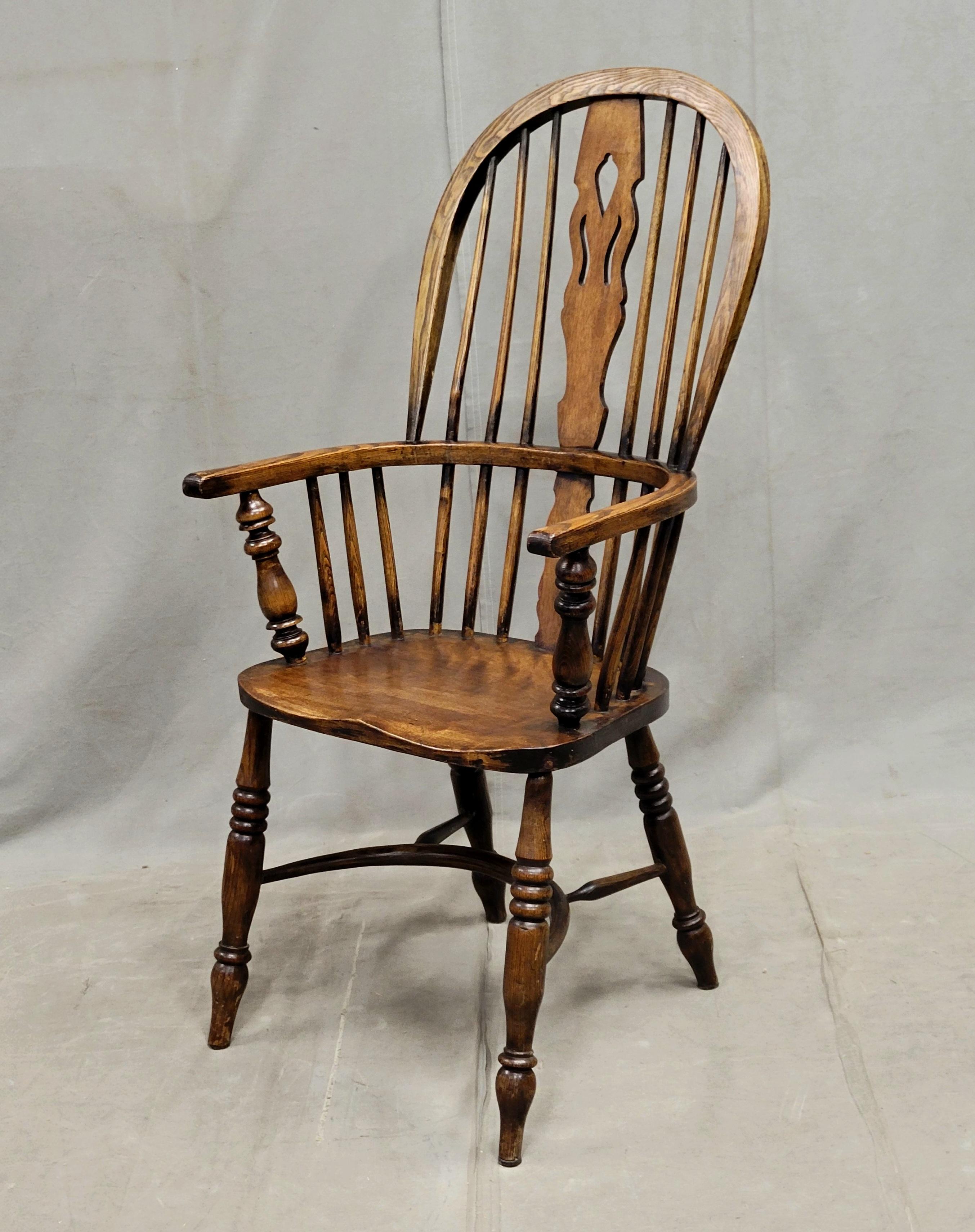 Fatto a mano Sedie Windsor d'epoca in Oak e Olmo - Una coppia in vendita