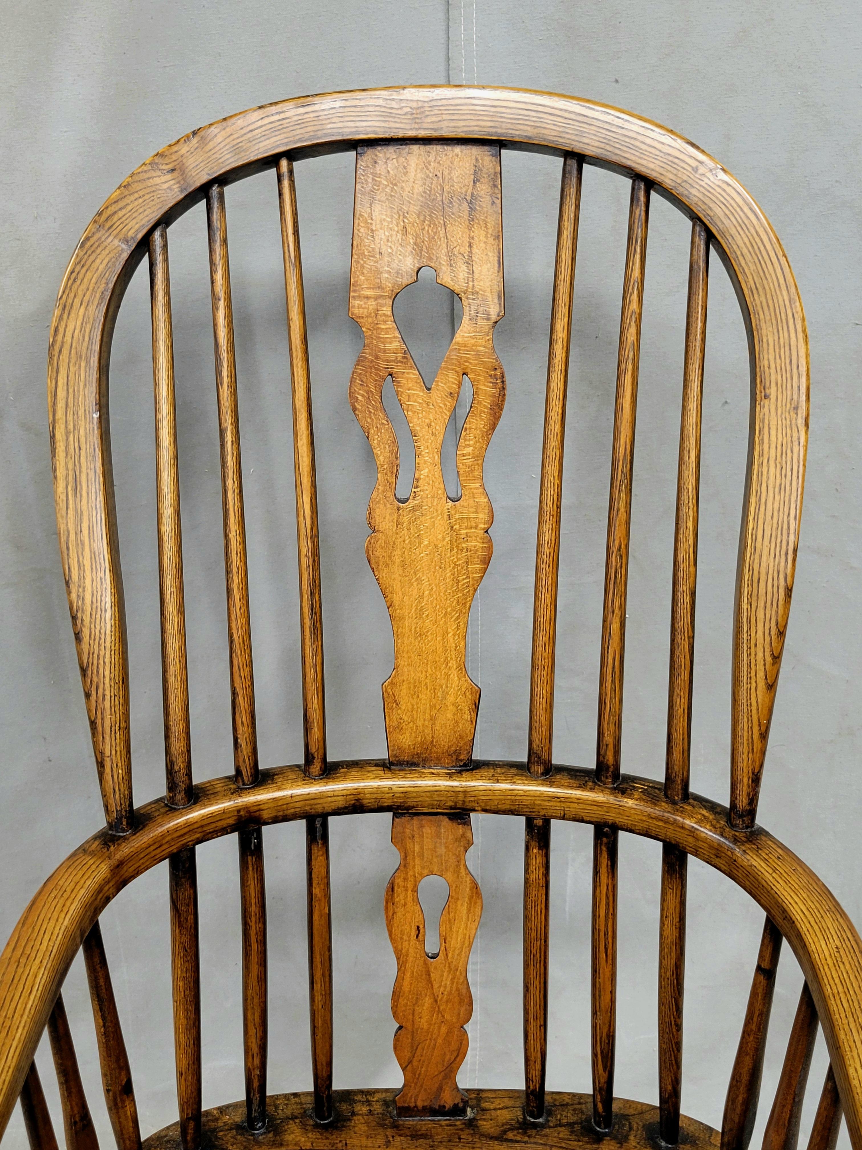 Sedie Windsor d'epoca in Oak e Olmo - Una coppia In condizioni buone in vendita a Centennial, CO