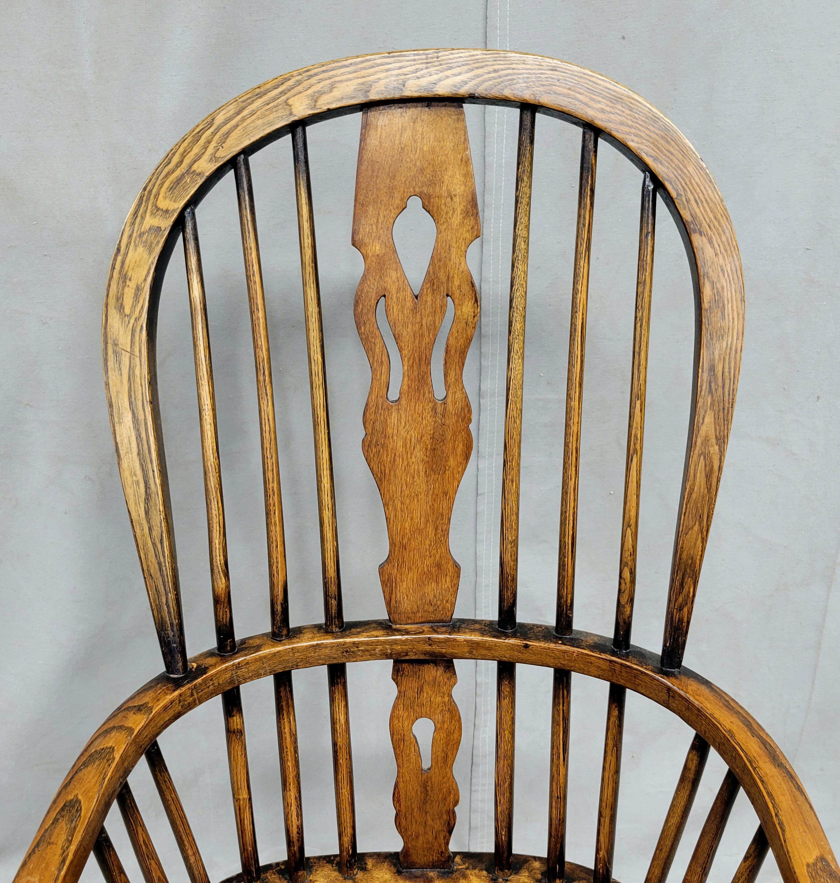 XX secolo Sedie Windsor d'epoca in Oak e Olmo - Una coppia in vendita