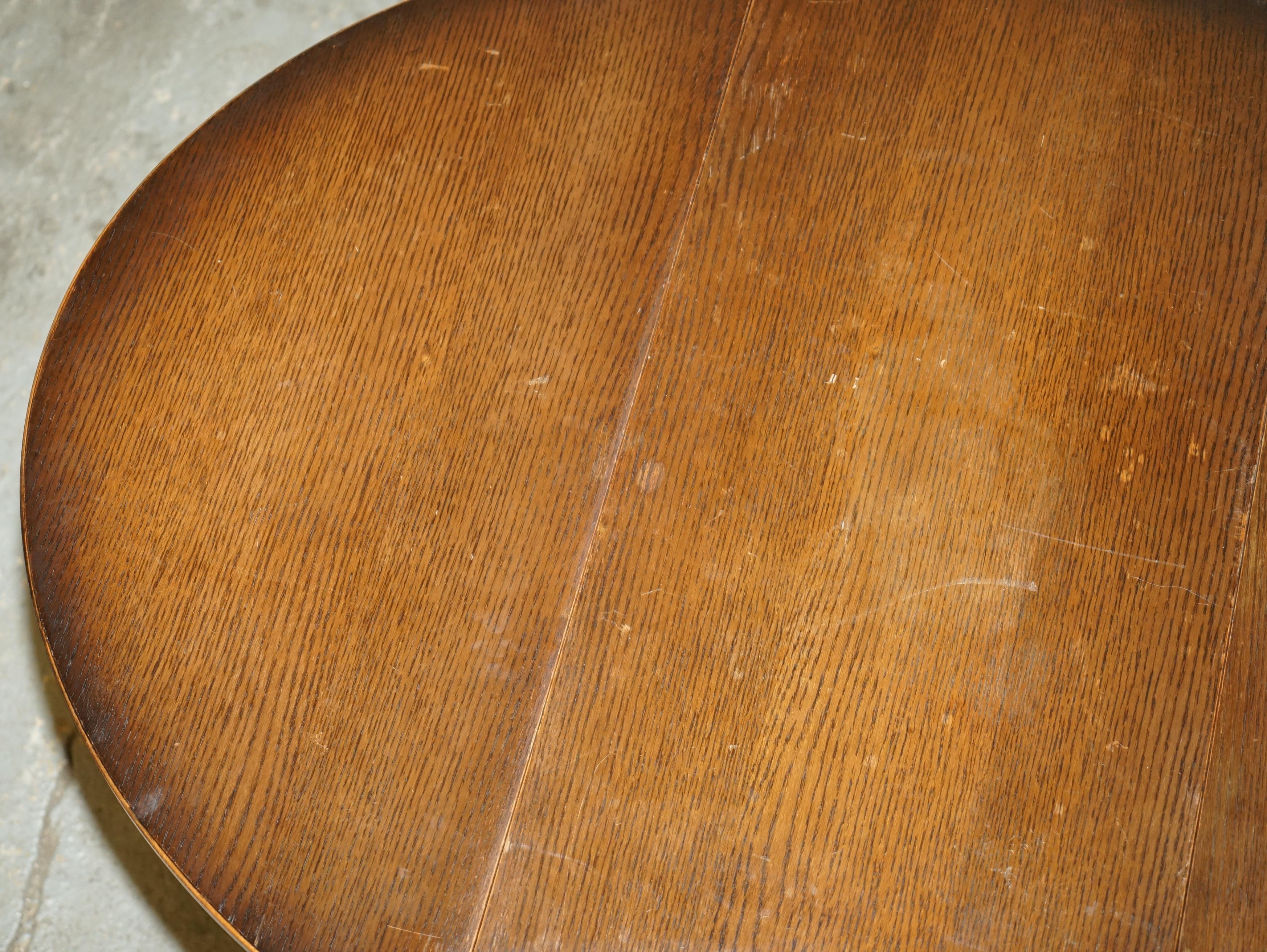 VINTAGE ENGLISH OAK CIRCA 1950'S GATELEG EXTENDING DiNING ROOM TABLE 2-4 PEOPLE For Sale 4