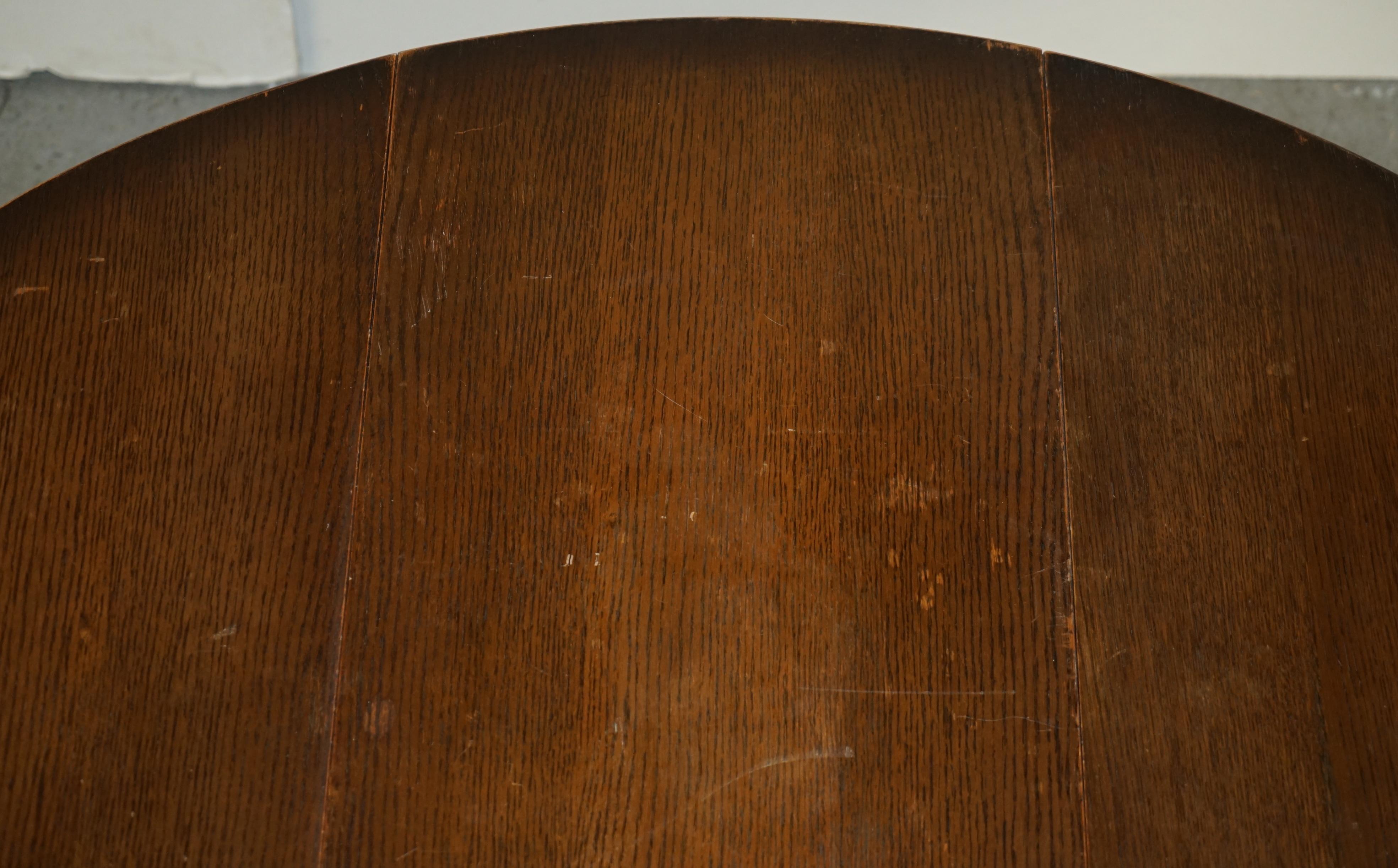 VINTAGE ENGLISH OAK CIRCA 1950'S GATELEG EXTENDING DiNING ROOM TABLE 2-4 PEOPLE For Sale 6