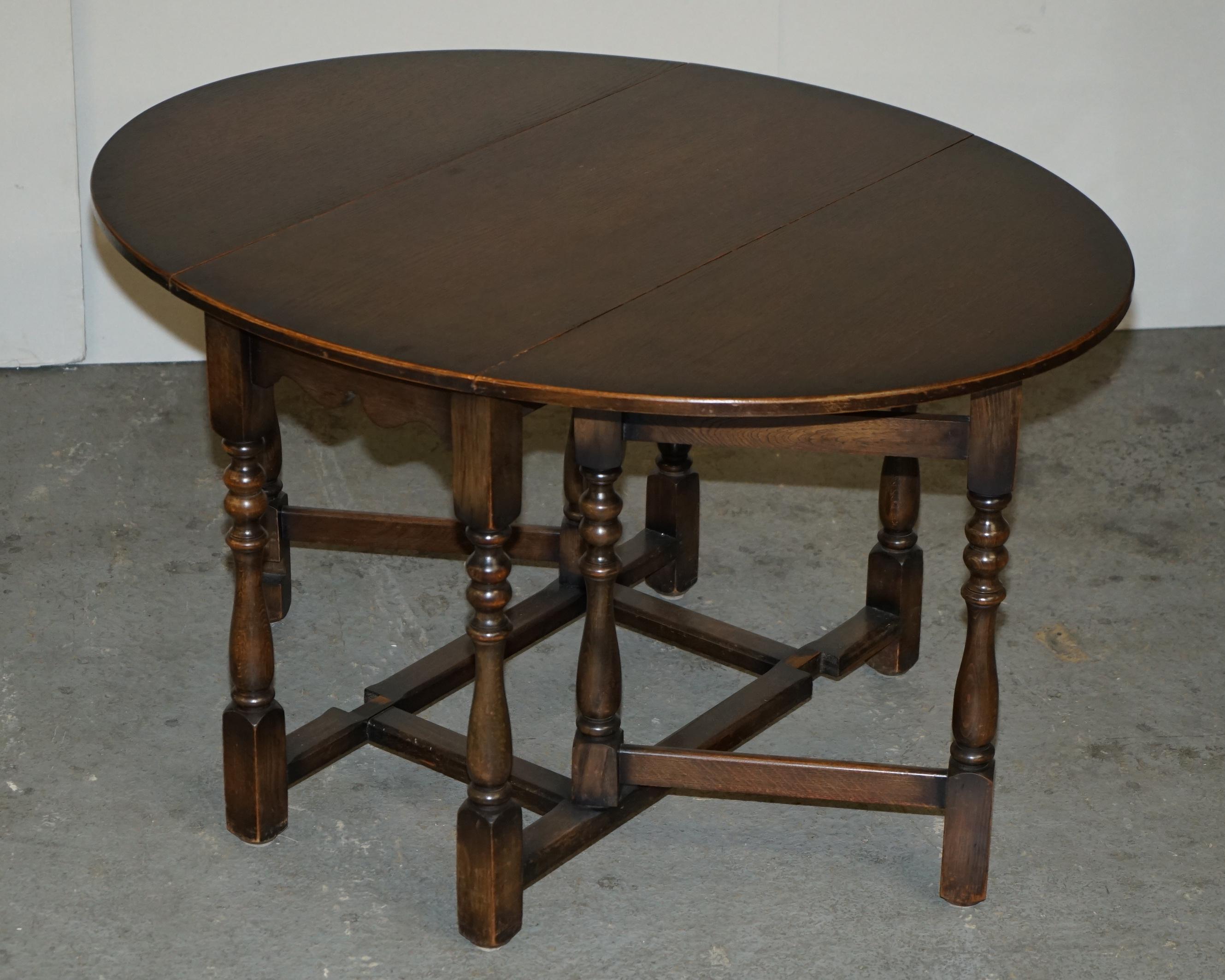 Mid-20th Century VINTAGE ENGLISH OAK CIRCA 1950'S GATELEG EXTENDING DiNING ROOM TABLE 2-4 PEOPLE For Sale
