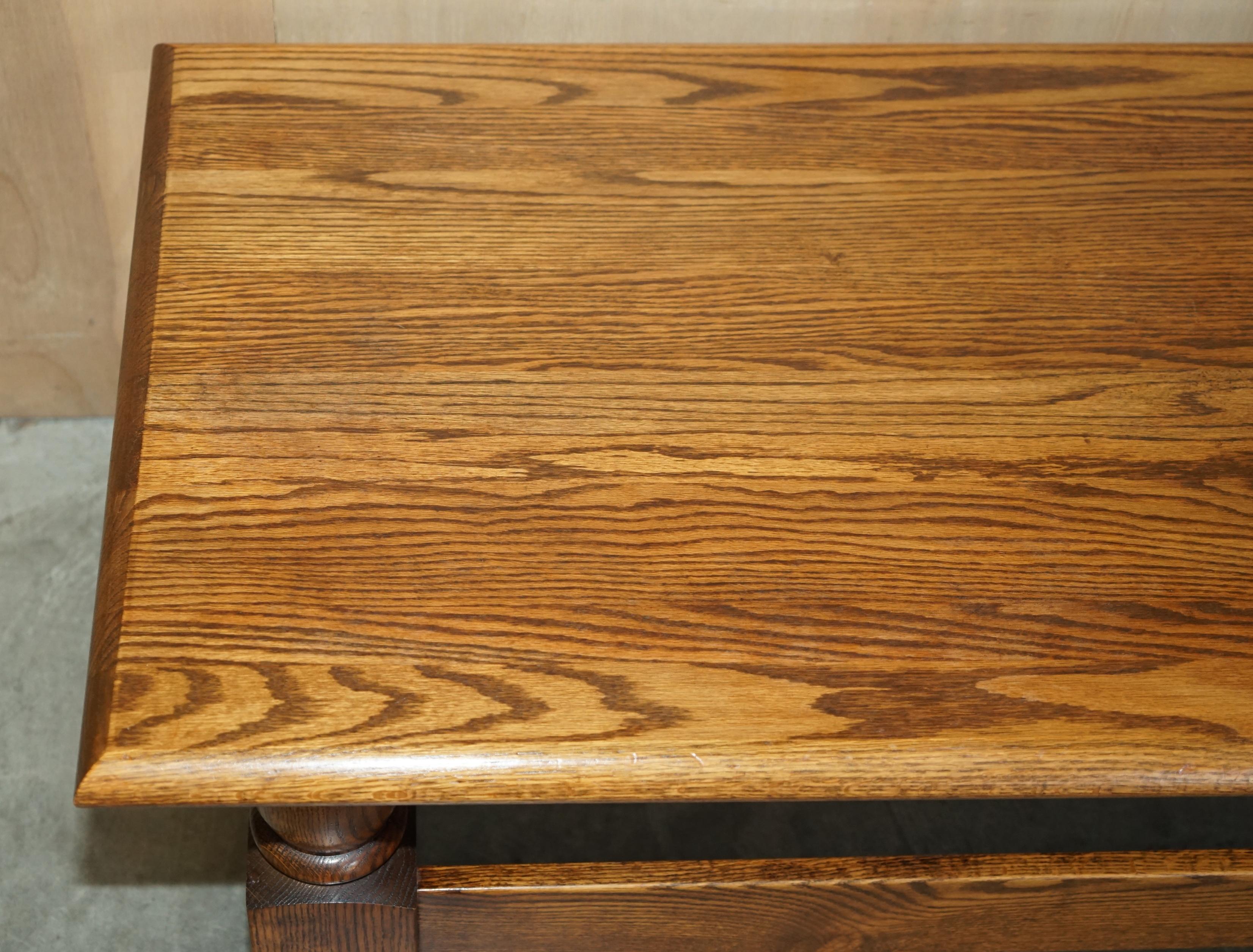 Table Basse Vintage en Chêne Anglais Fabriquée dans le Style des Tables de Réfectoires Édouardiens en vente 5