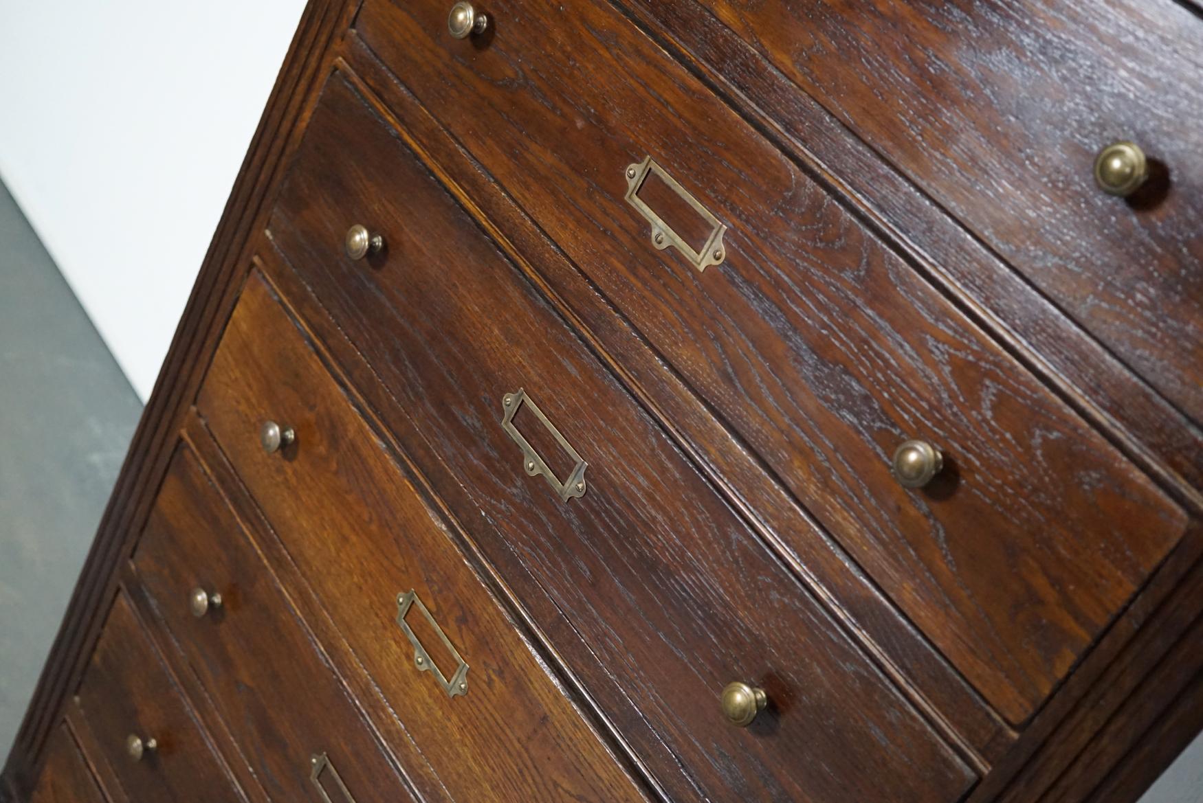 Vintage English Oak Filing Cabinet In Good Condition In Nijmegen, NL