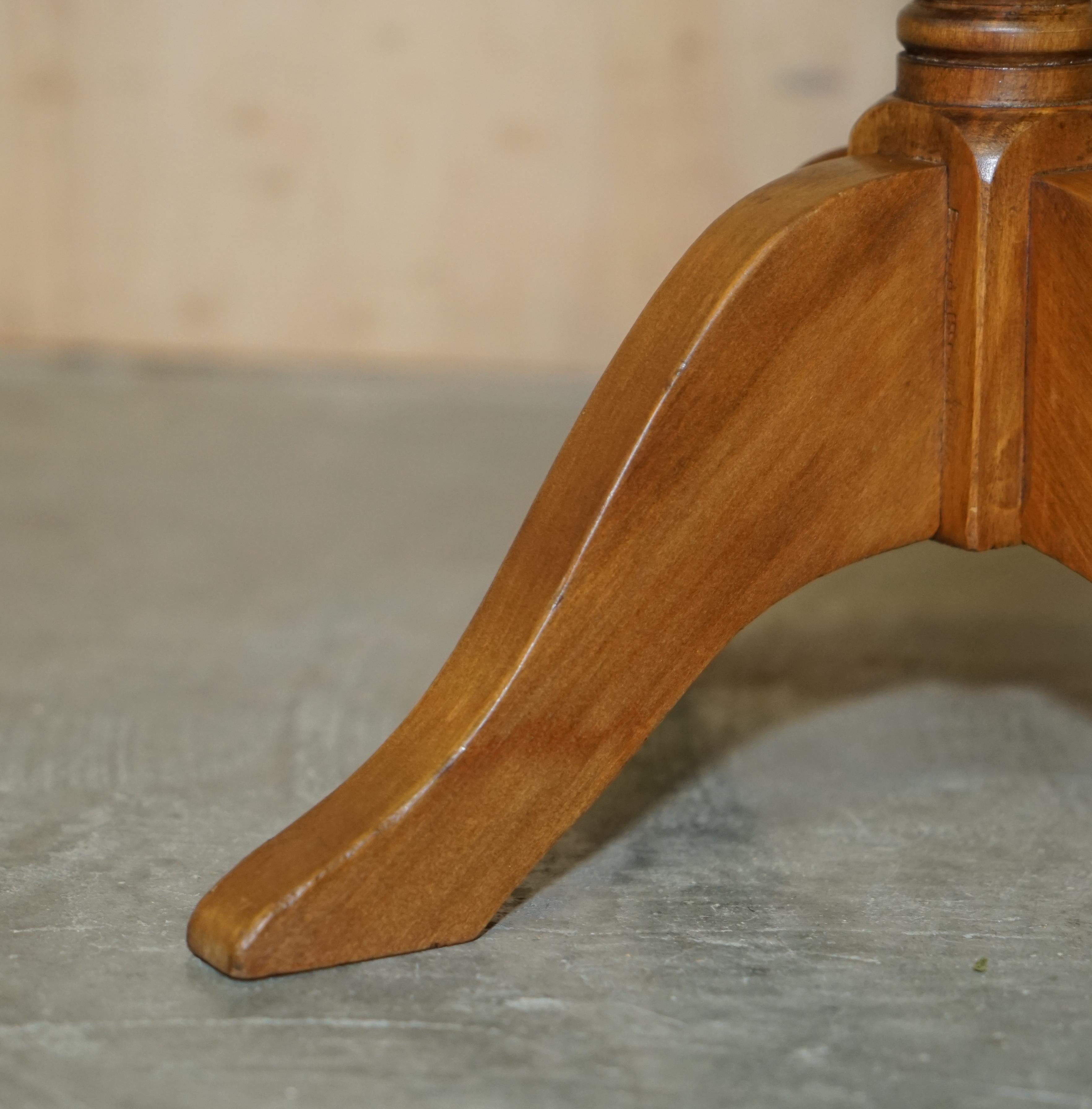 Vintage English Oak Tripod Side End Lamp Wine Table Lovely Patina to the Top For Sale 5