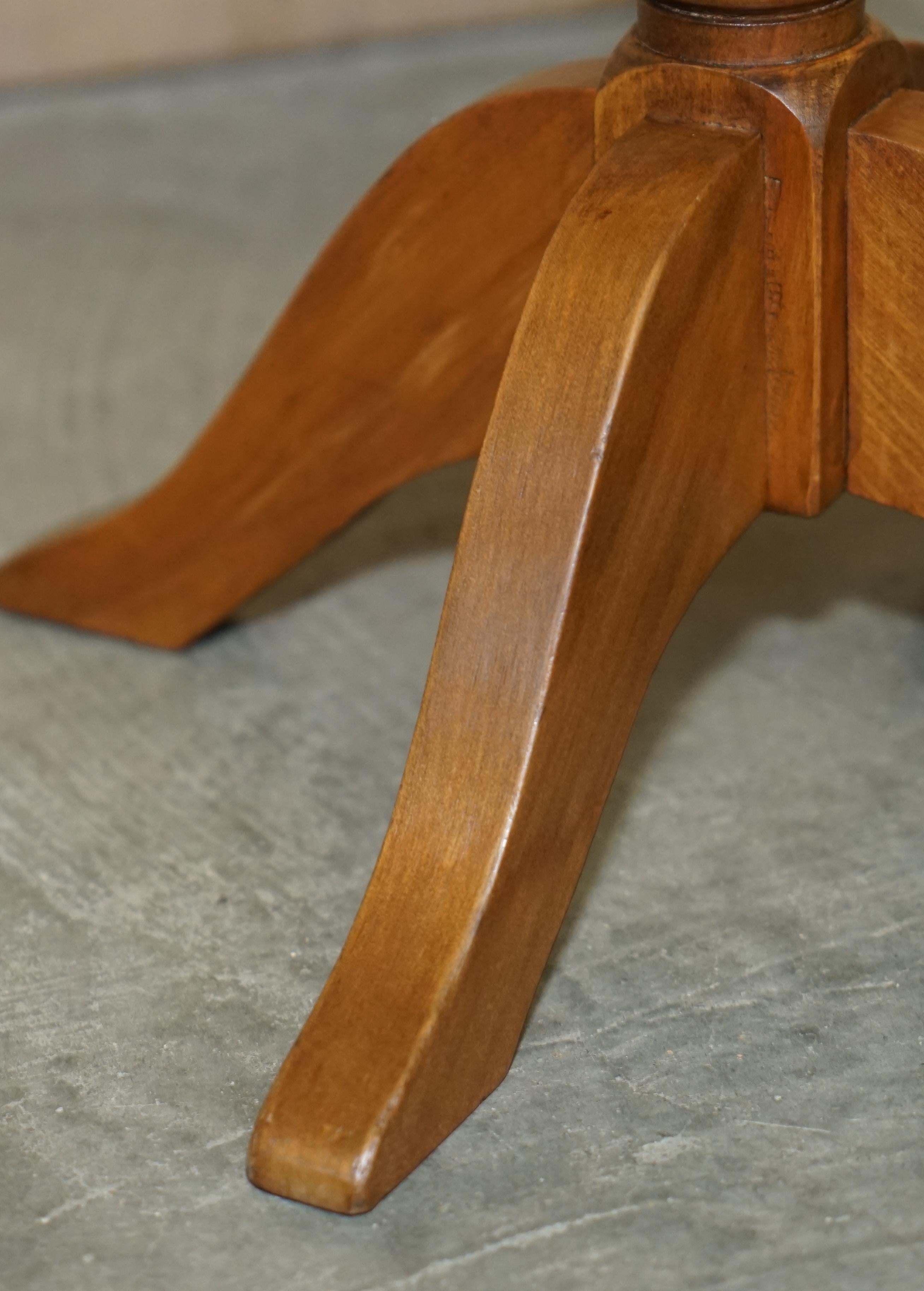 ENGLISH OAK TRIPOD END LAMP WINE TABLE LOVELY PATINA TO THE TOP VINTAGE en vente 4