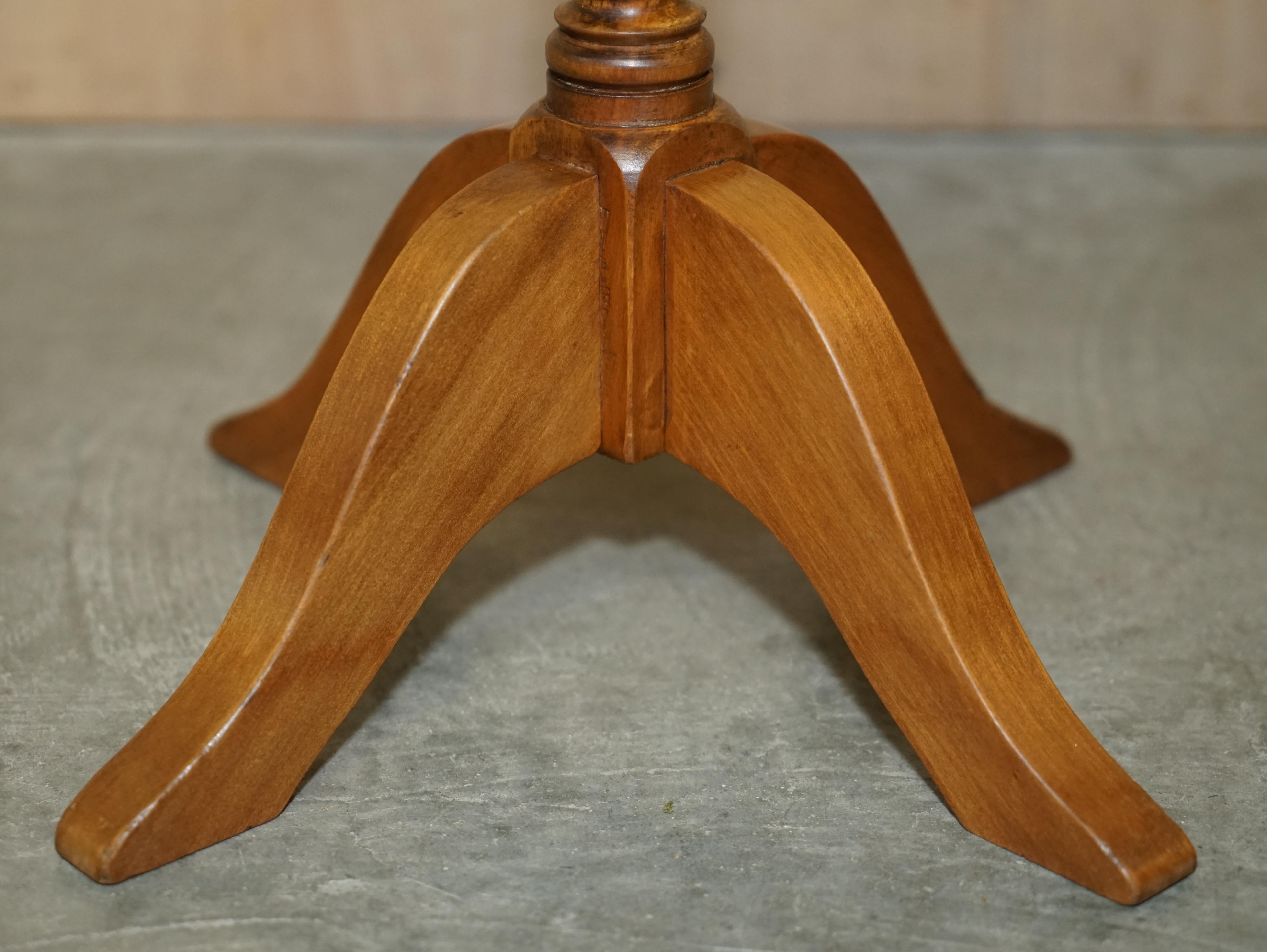 Vintage English Oak Tripod Side End Lamp Wine Table Lovely Patina to the Top For Sale 4